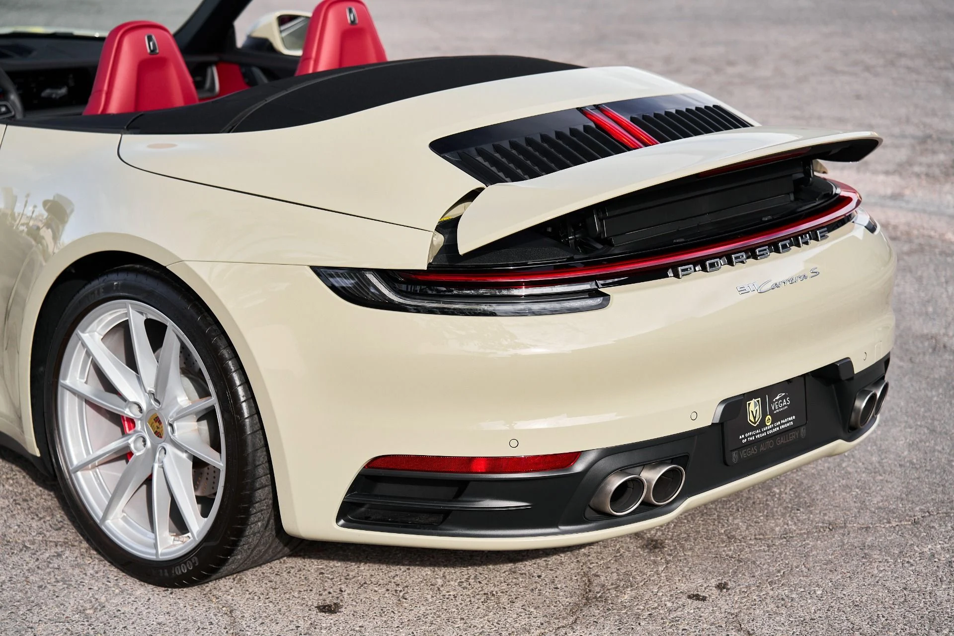 mph008_428470394_Used_2022_Porsche_911_Carrera_S_1759192807_2d13b2e812