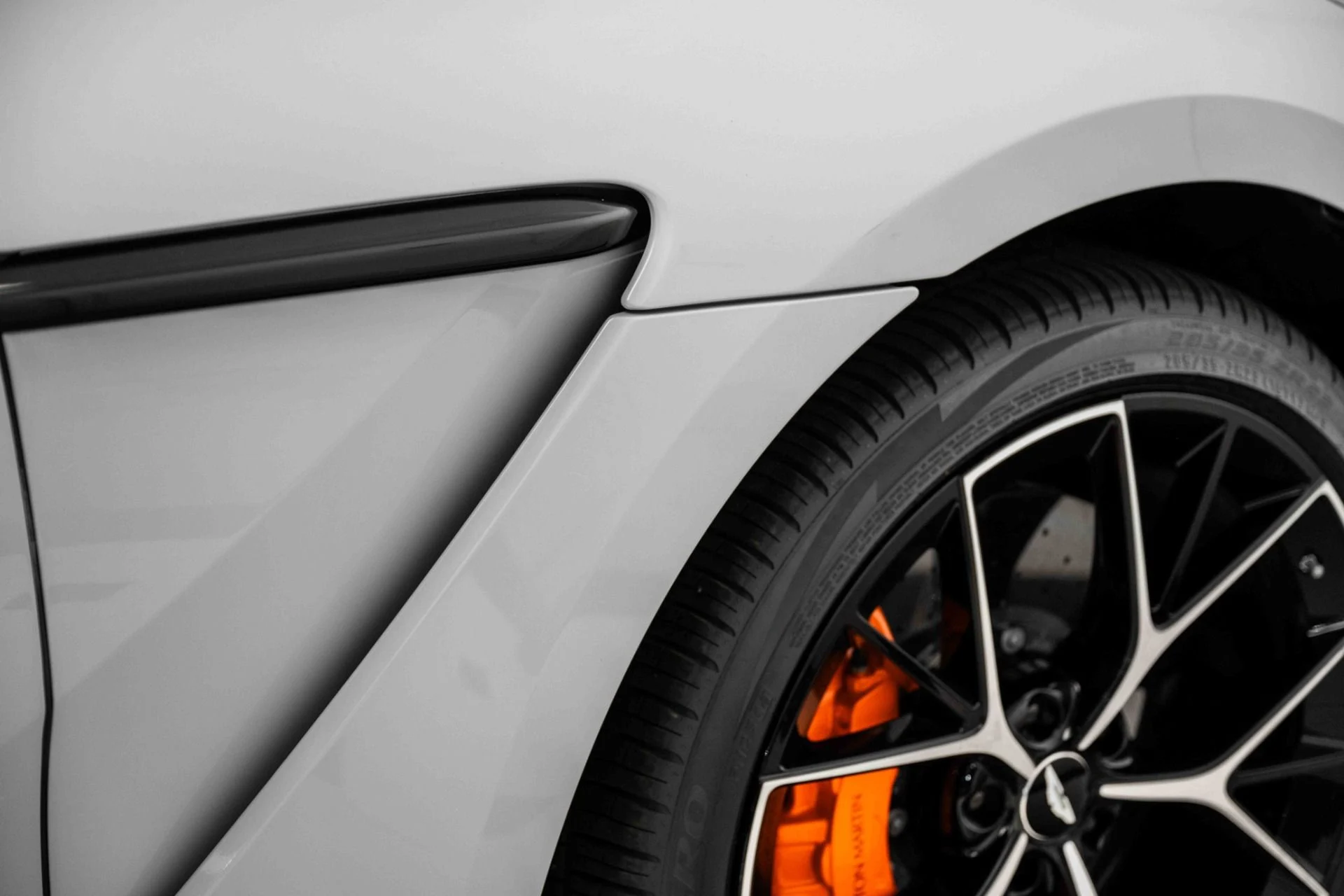 mph008_429920657_Used_2024_Aston_Martin_DBX_707_1701892795_cb54b13c31
