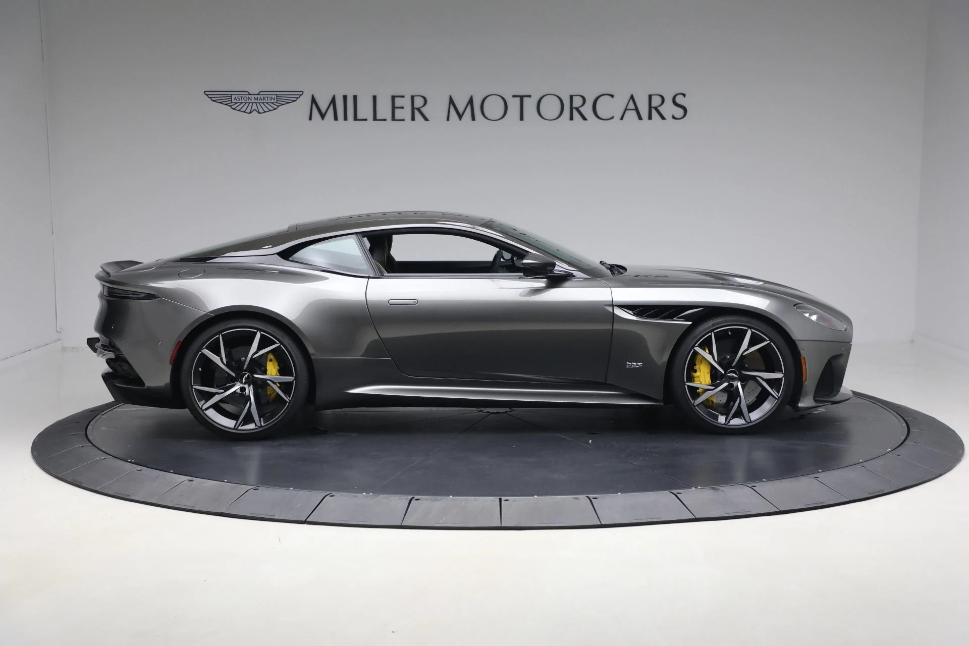 mph008_437368279_Used_2019_Aston_Martin_DBS_Superleggera_1766529147_93a3683f8b