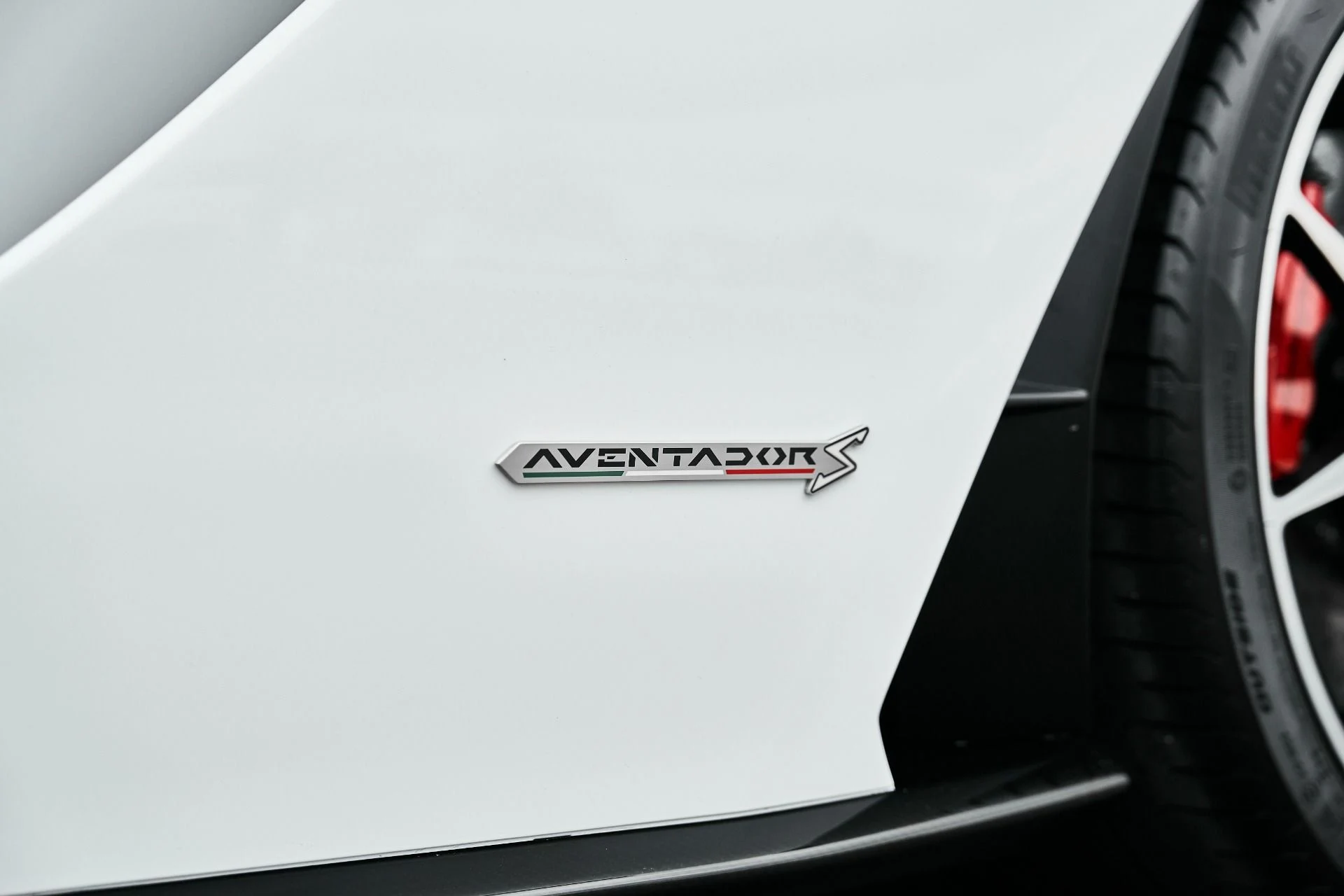 mph008_447982255_Used_2018_Lamborghini_Aventador_S_Base_1775006801_e8e87b7d27