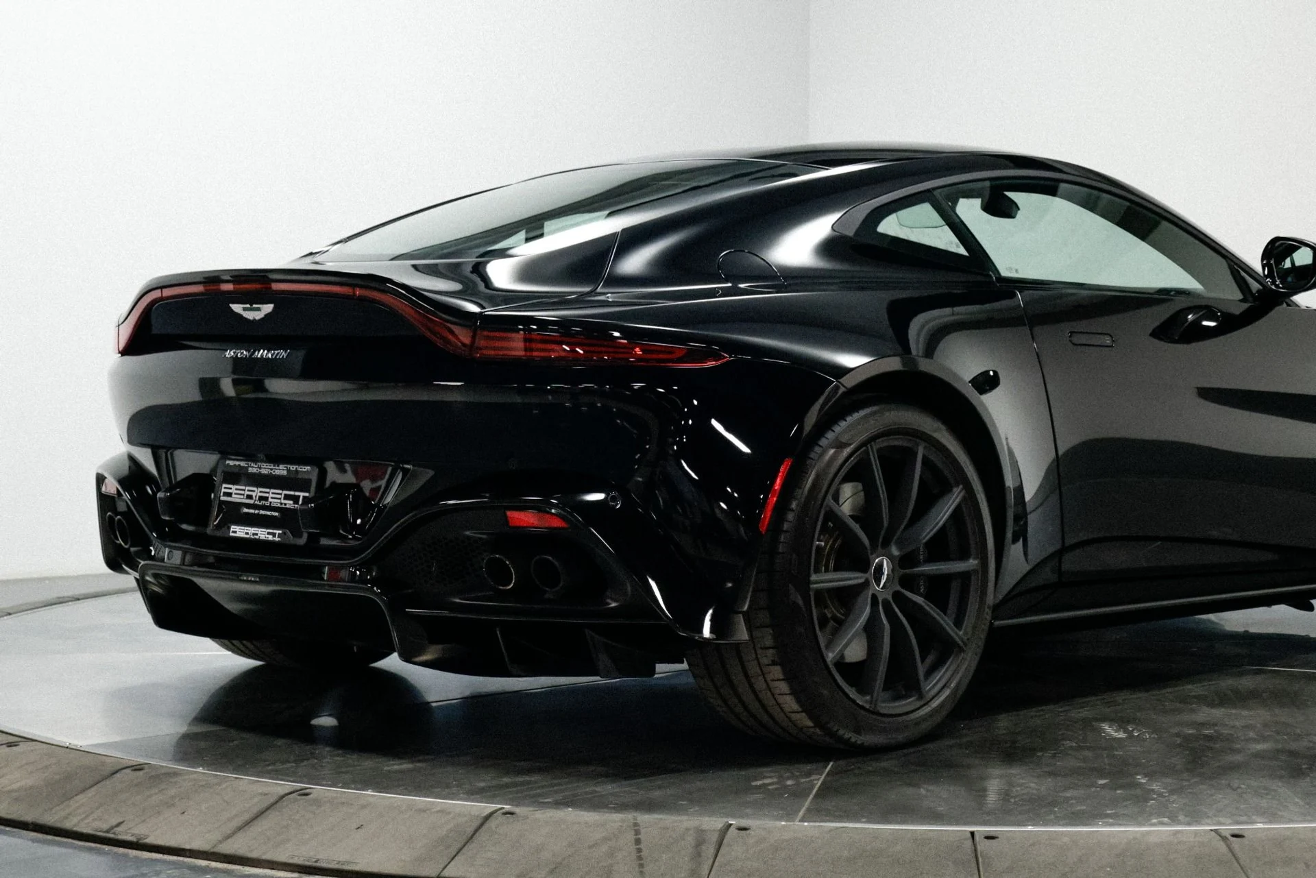 mph008_44801759_Used_2019_Aston_Martin_Vantage_1760536452_d9afd7826c