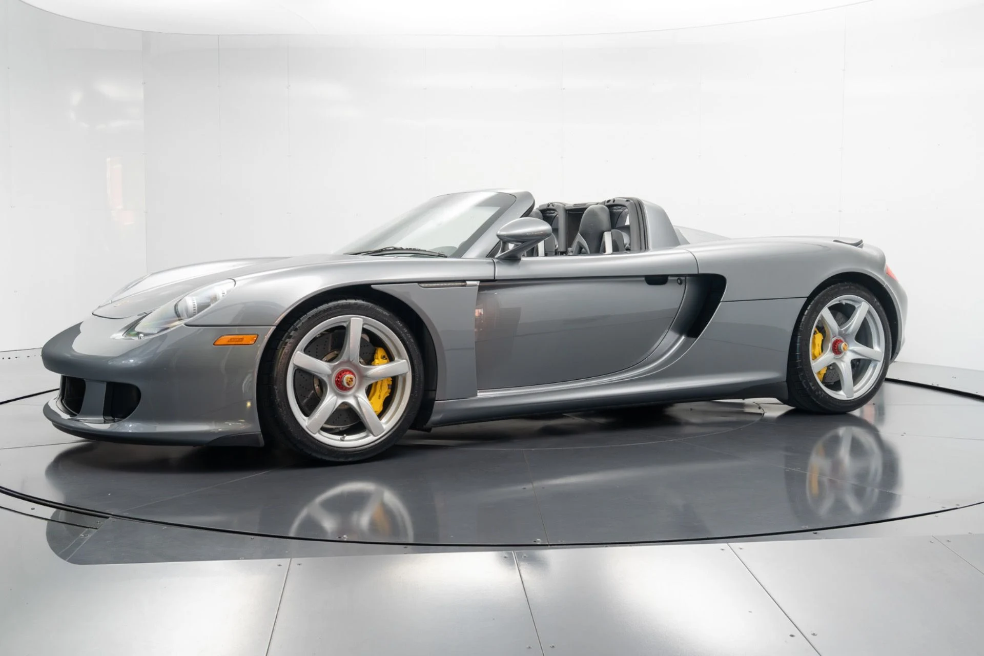mph008_453196430_Used_2004_Porsche_Carrera_GT_1793121939_60bf4db15e