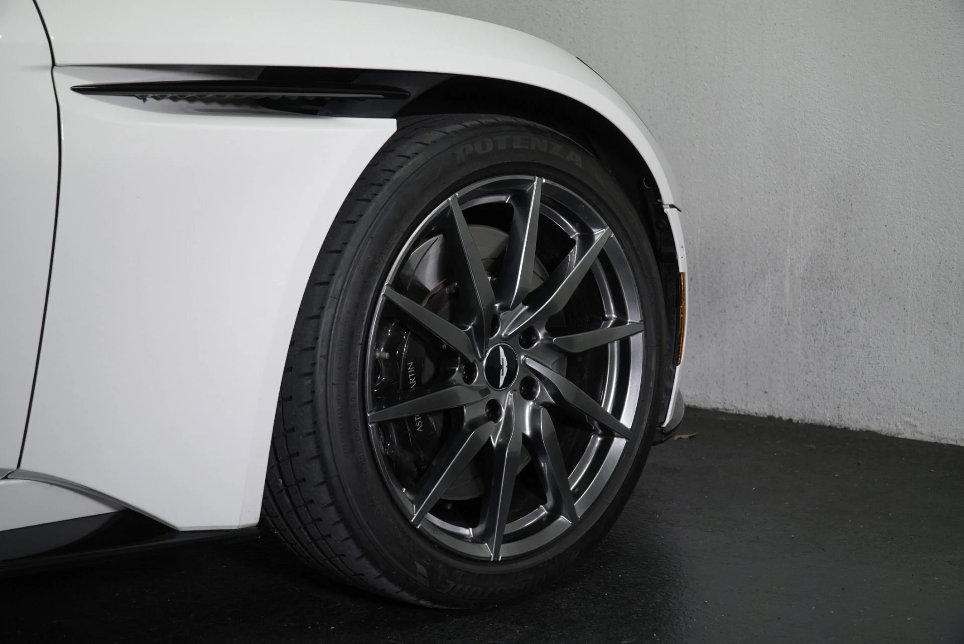 mph008_471526306_Used_2018_Aston_Martin_DB_11_1764361544_236b06c571