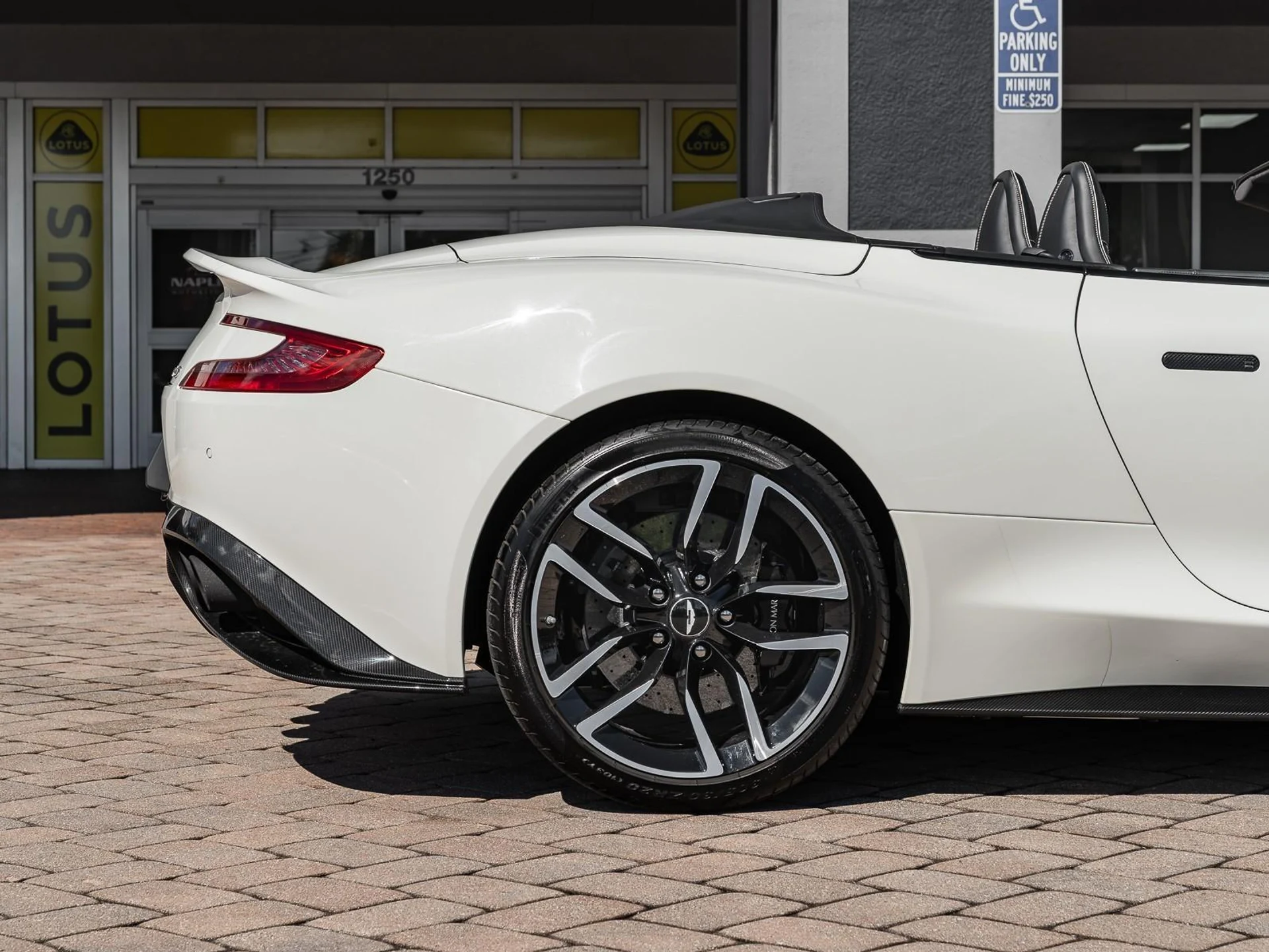 mph008_471630957_Used_2018_Aston_Martin_Vanquish_S_1759353634_64f174a7bc