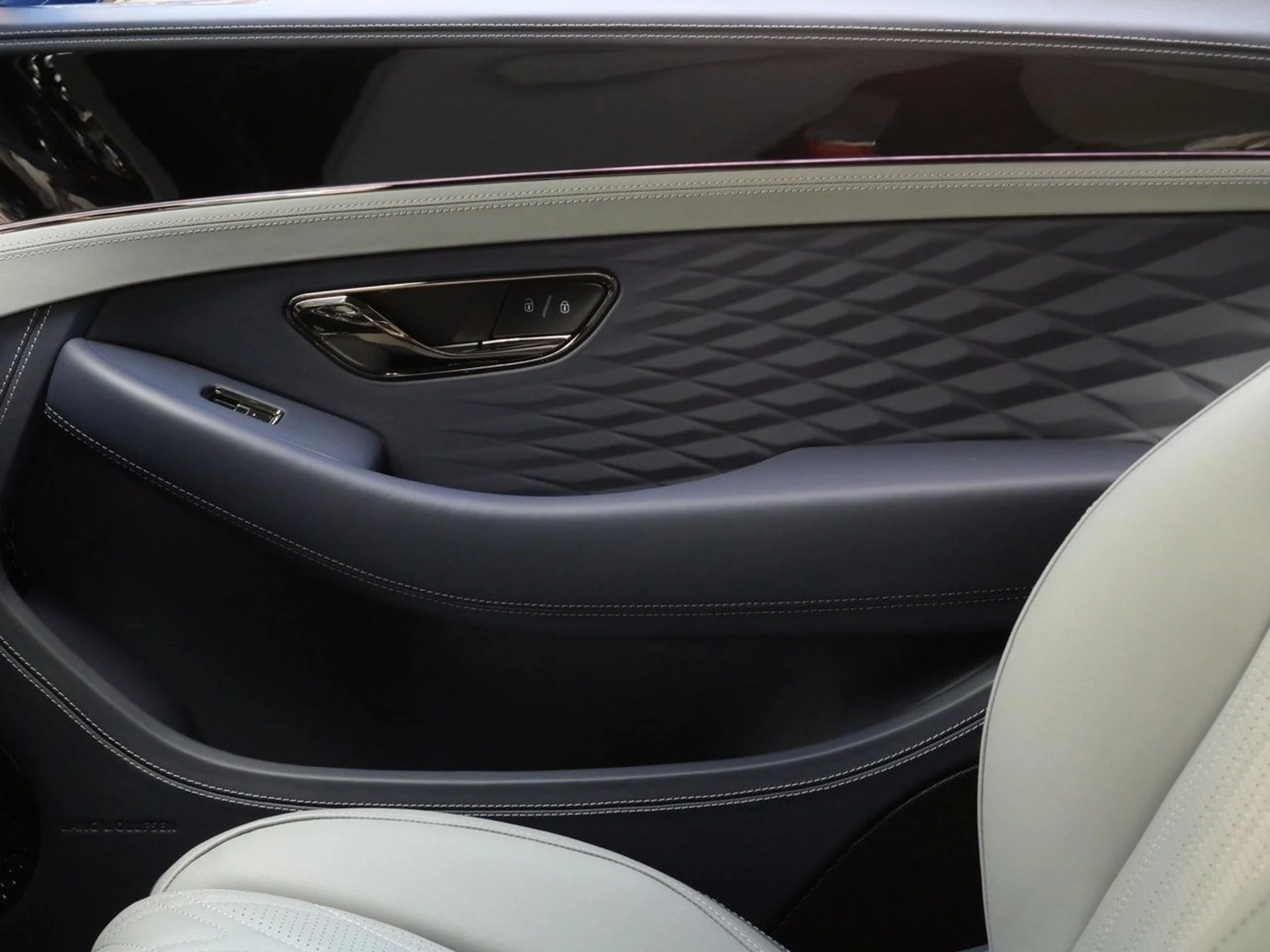 mph008_485187679_2e0fd0b210dbfaf05b9df41d294cf40cx_42e94b49c9