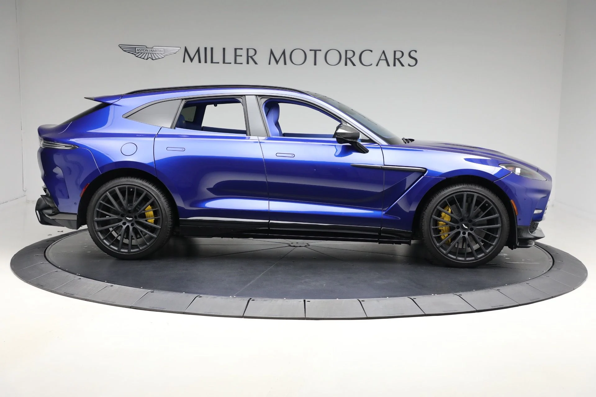 mph008_487158678_Used_2024_Aston_Martin_DBX_707_1761409470_0feb047062