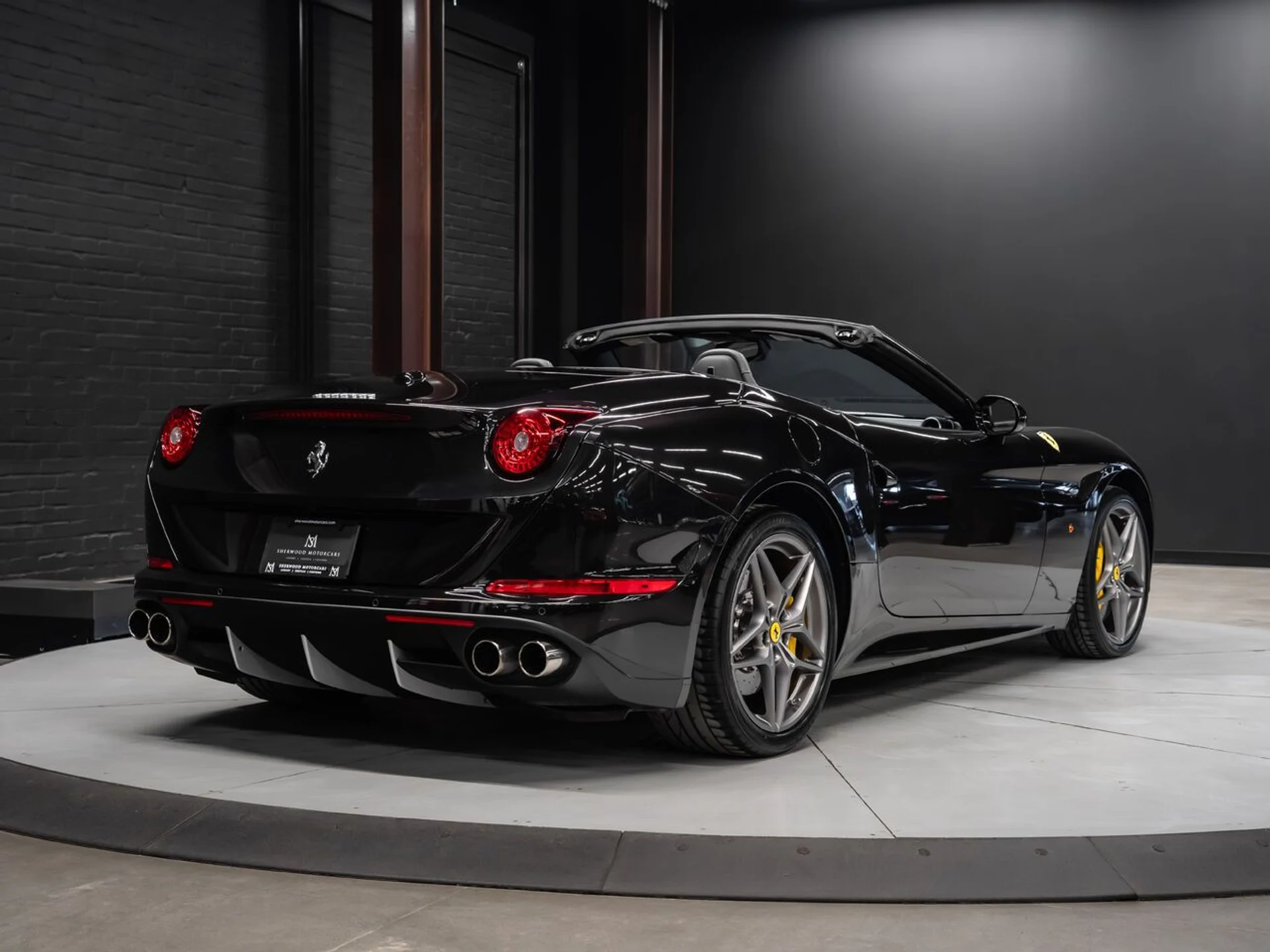 mph008_503360927_ferrari_california_2015_998dffbda5