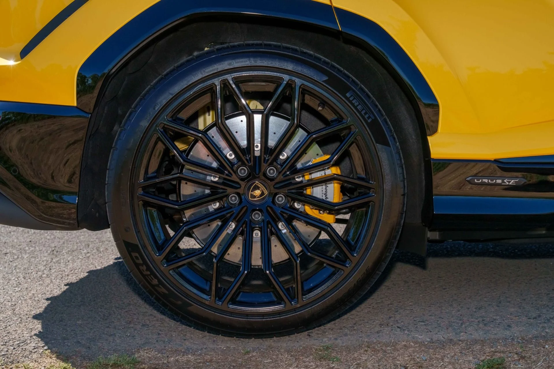 mph008_509580755_Used_2025_Lamborghini_Urus_SE_1759793216_0ab86e4d52