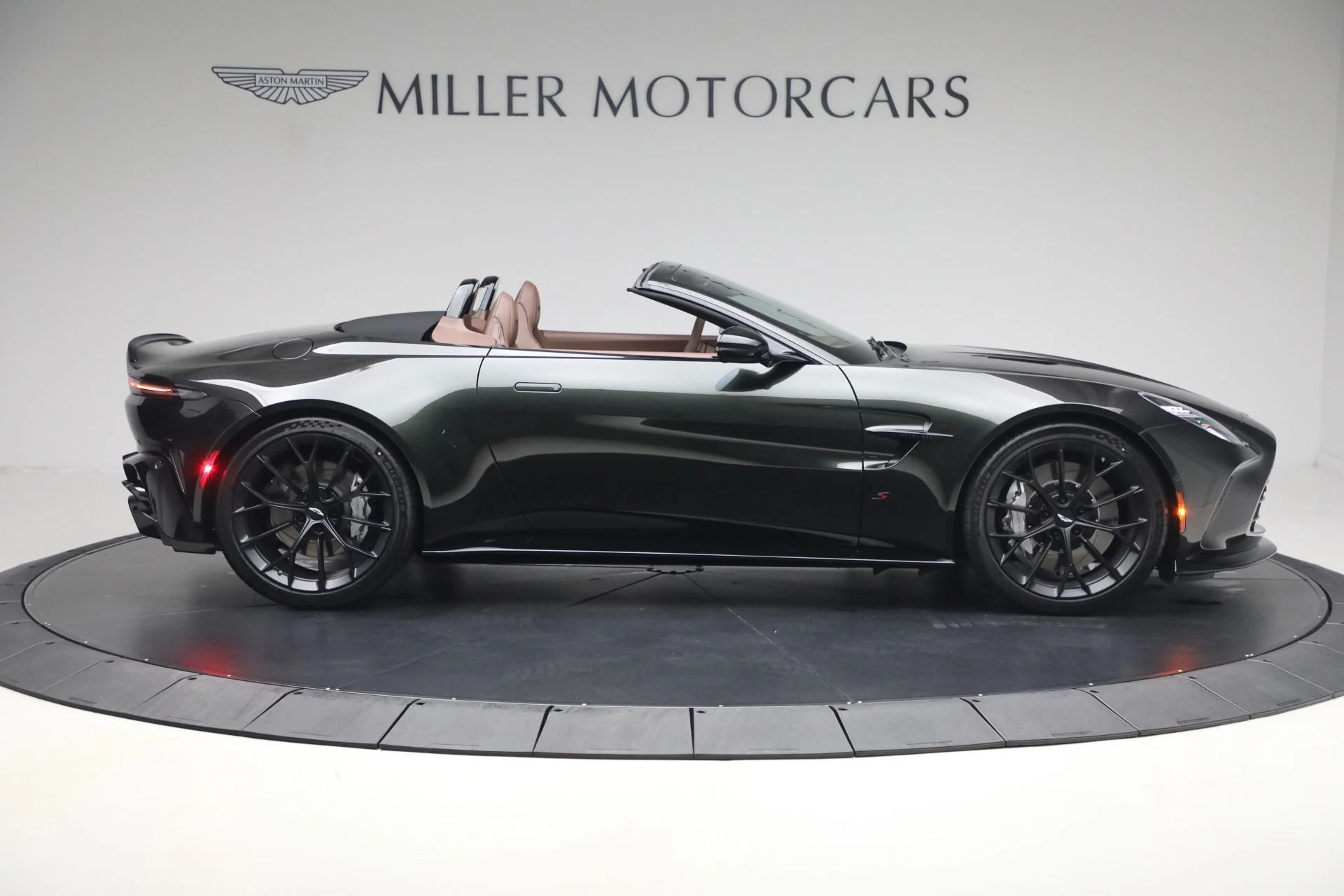 mph008_51350299_New_2026_Aston_Martin_Vantage_S_Roadster_1787329518_02401ed63b