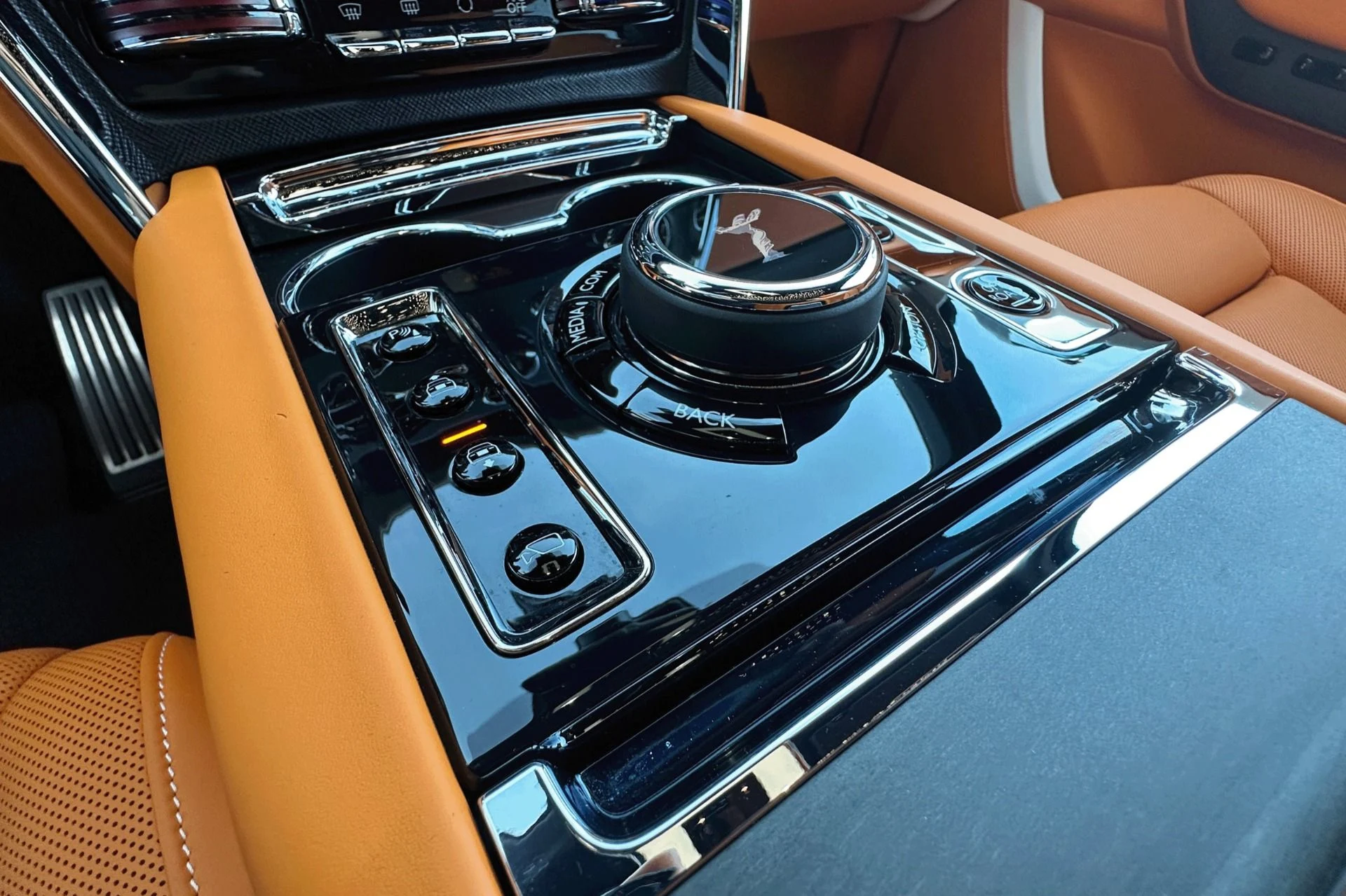 mph008_515495729_Used_2024_Rolls_Royce_Cullinan_1764747349_04267c934d