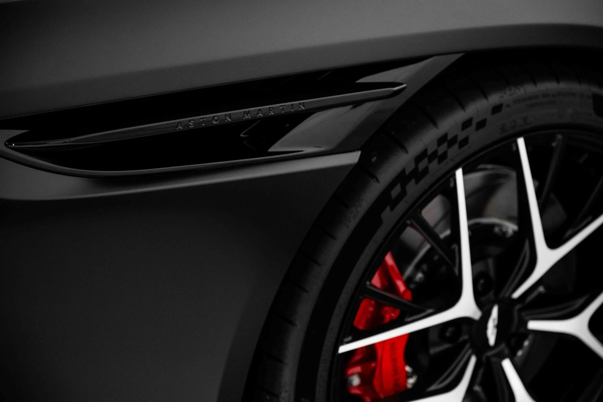 mph008_516154436_Used_2025_Aston_Martin_DB_12_VOLANTE_Volante_1726938733_754541c559