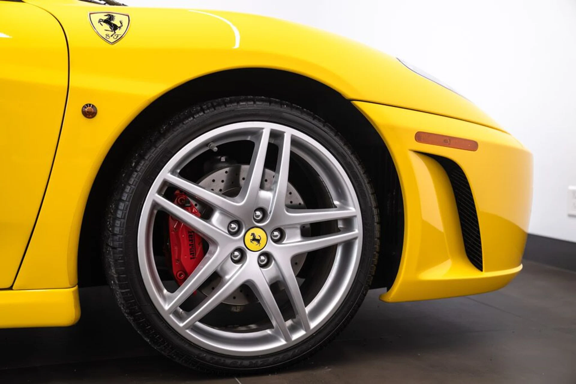 mph008_532230840_ferrari_430_2006_jpg_v_1773863537_a06bf3caaa