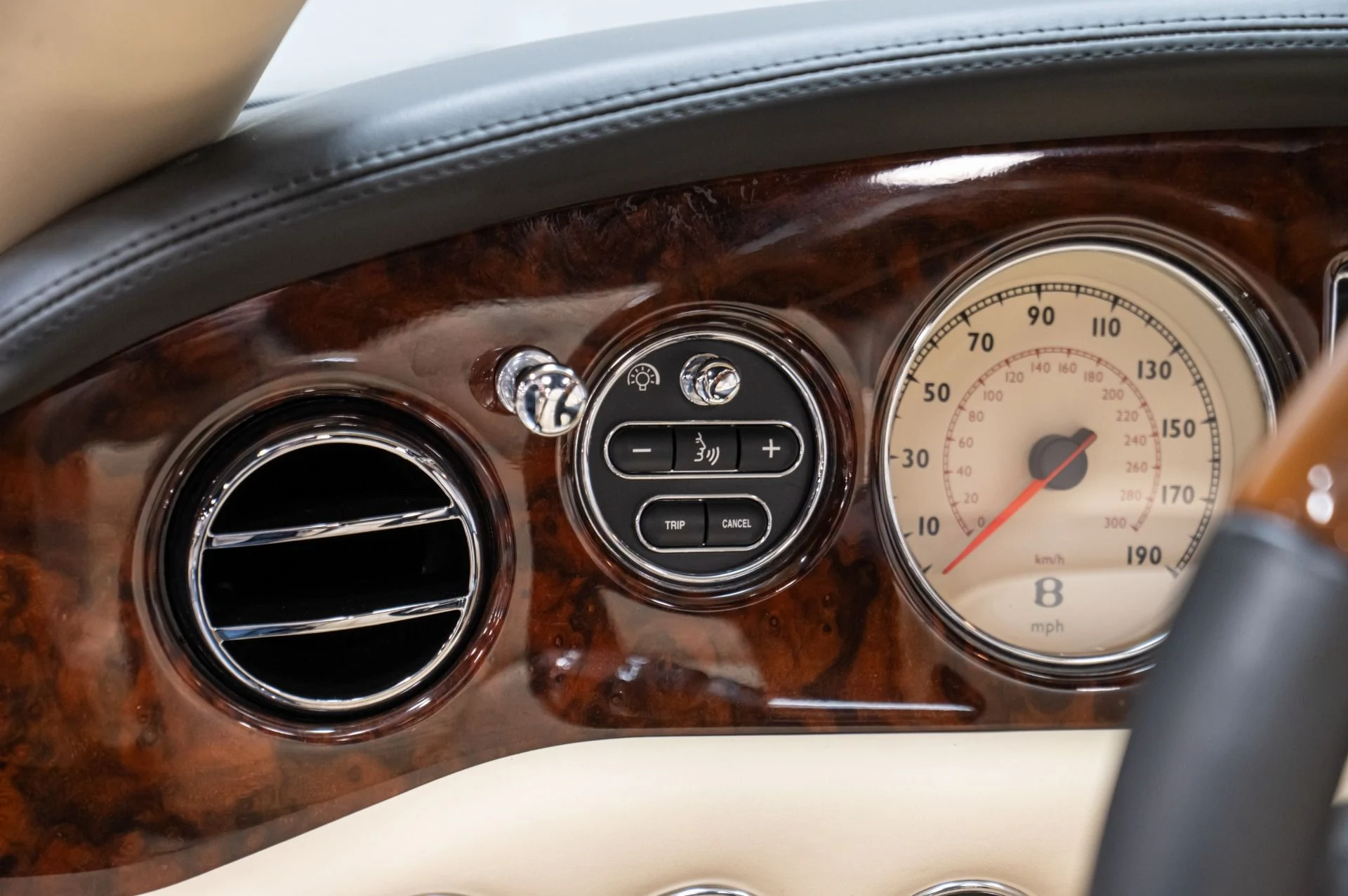 mph008_538260995_Used_2007_Bentley_Azure_1753214683_2e1d351759