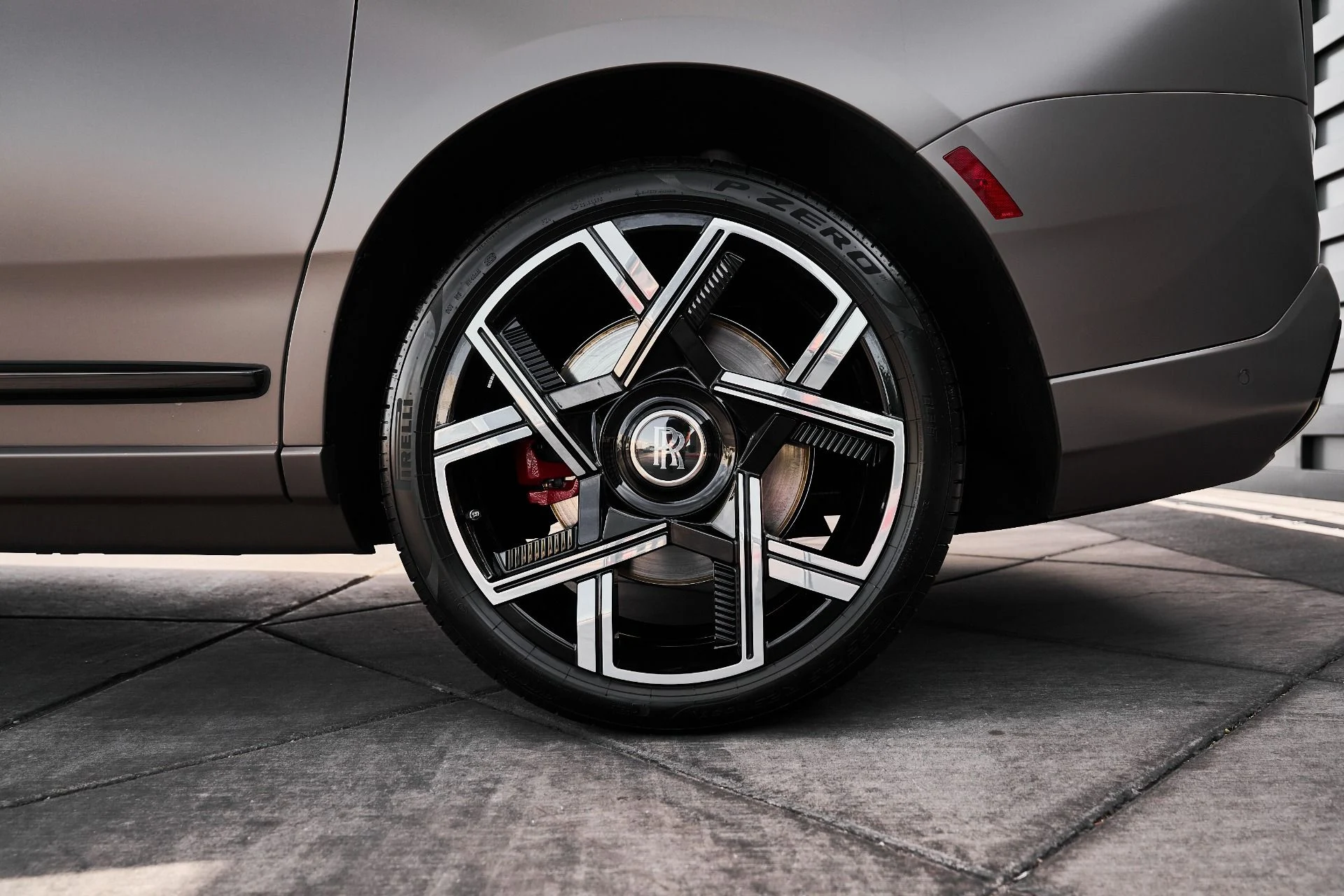 mph008_564386995_Used_2026_Rolls_Royce_Cullinan_Black_Badge_1776556886_bc67860540