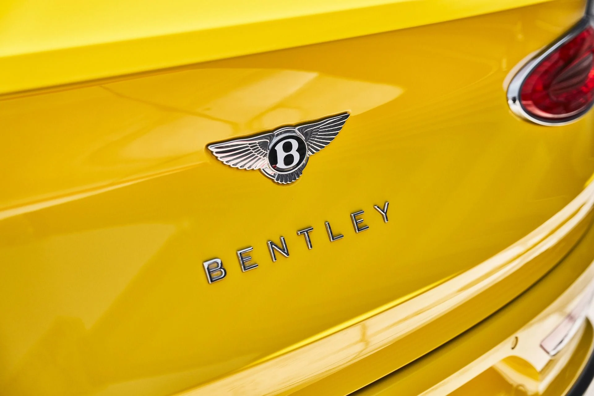 mph008_576171238_Used_2023_Bentley_Bentayga_V8_1780708974_9f33d59352