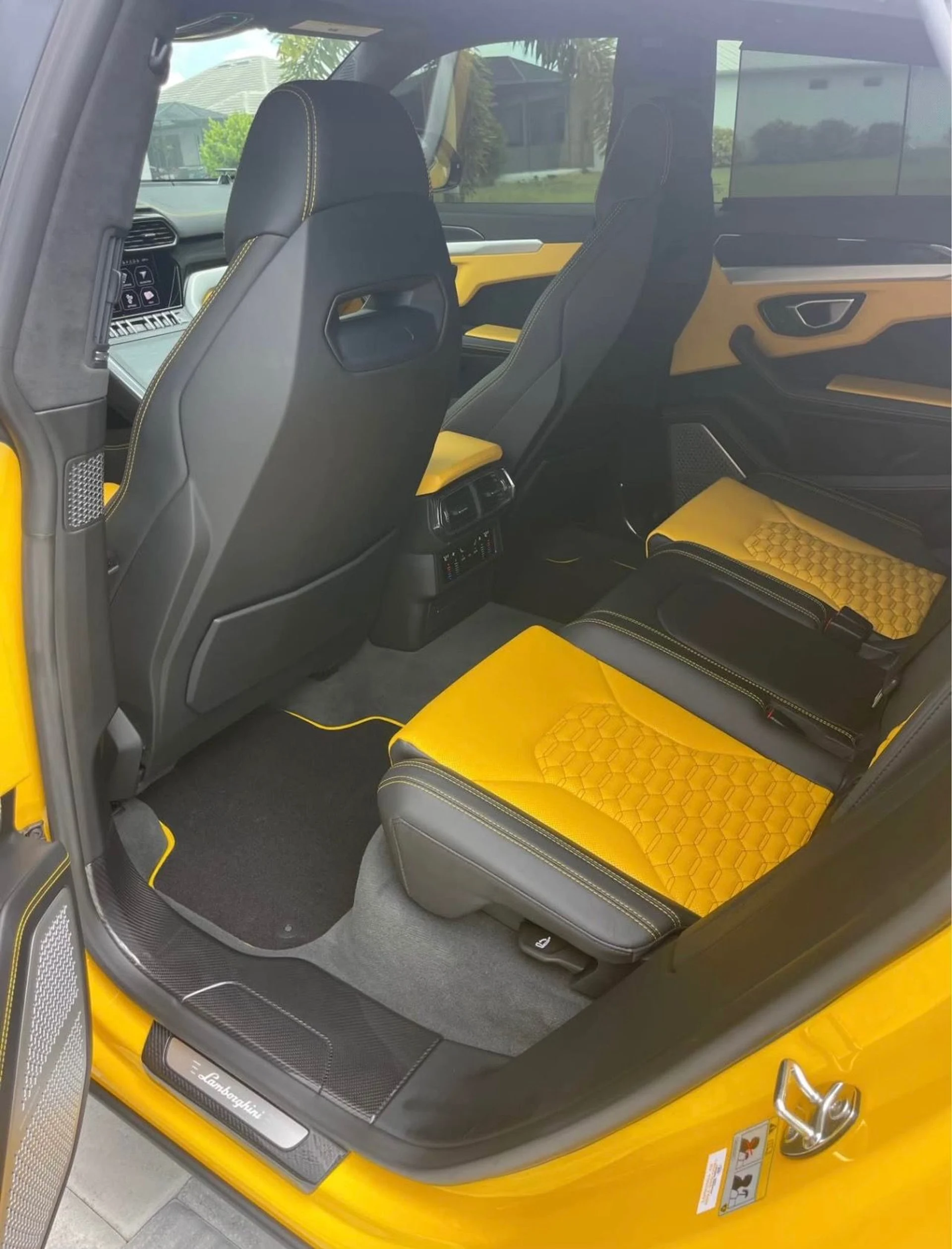 mph008_577567316_Used_2020_Lamborghini_Urus_1754064717_395befb278