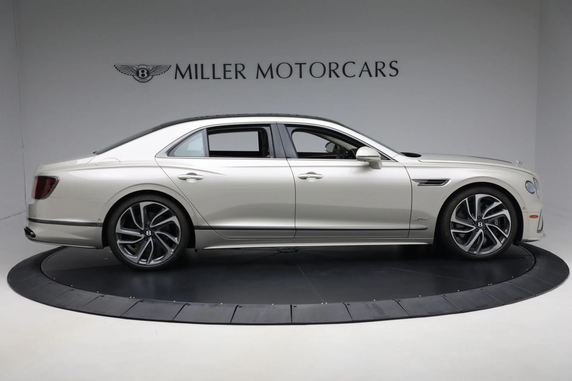 mph008_584249558_New_2025_Bentley_Flying_Spur_Speed_f86c2ef40d