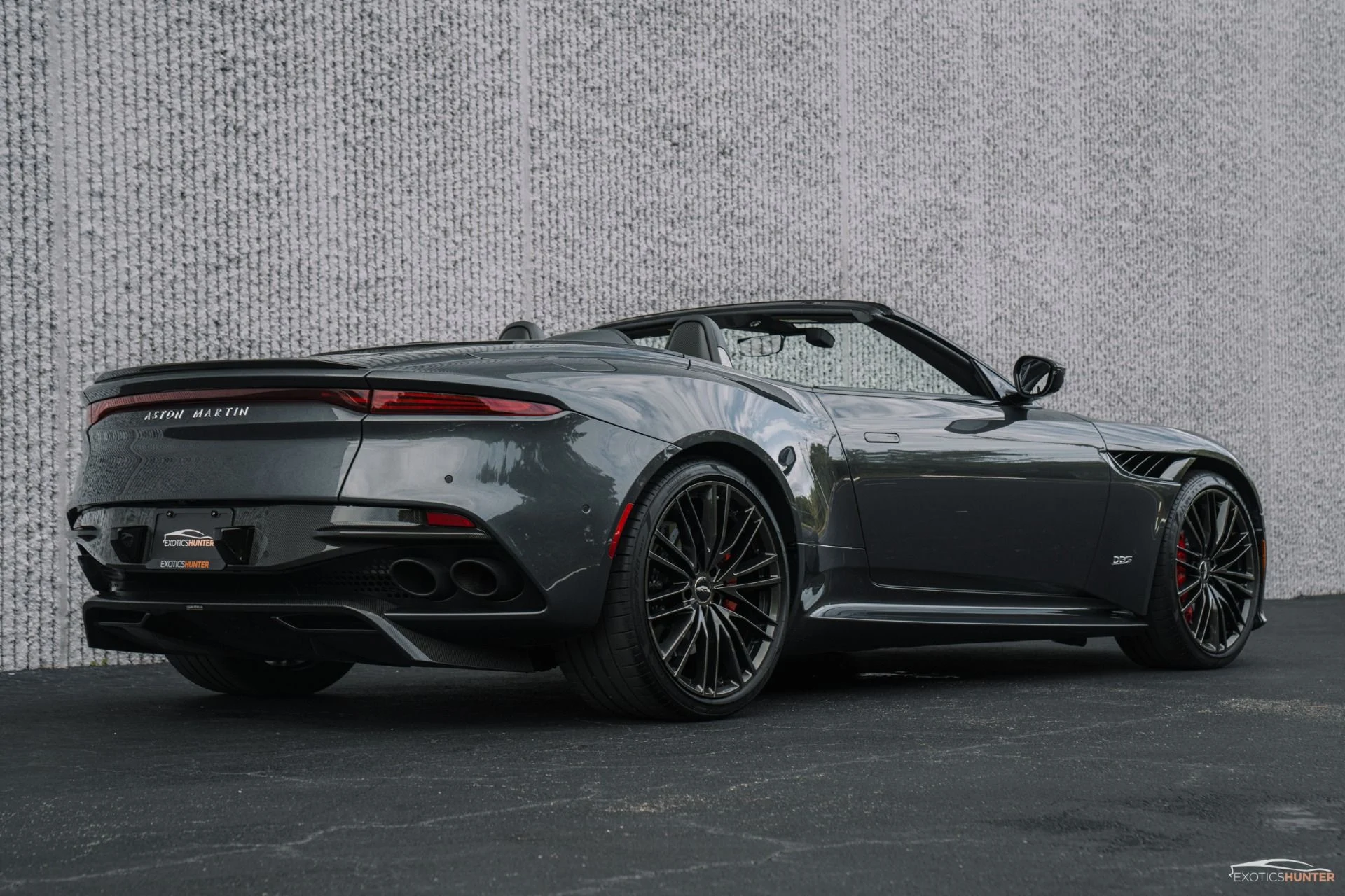 mph008_584780397_Used_2020_Aston_Martin_DBS_Superleggera_1762814909_4b3feccf31