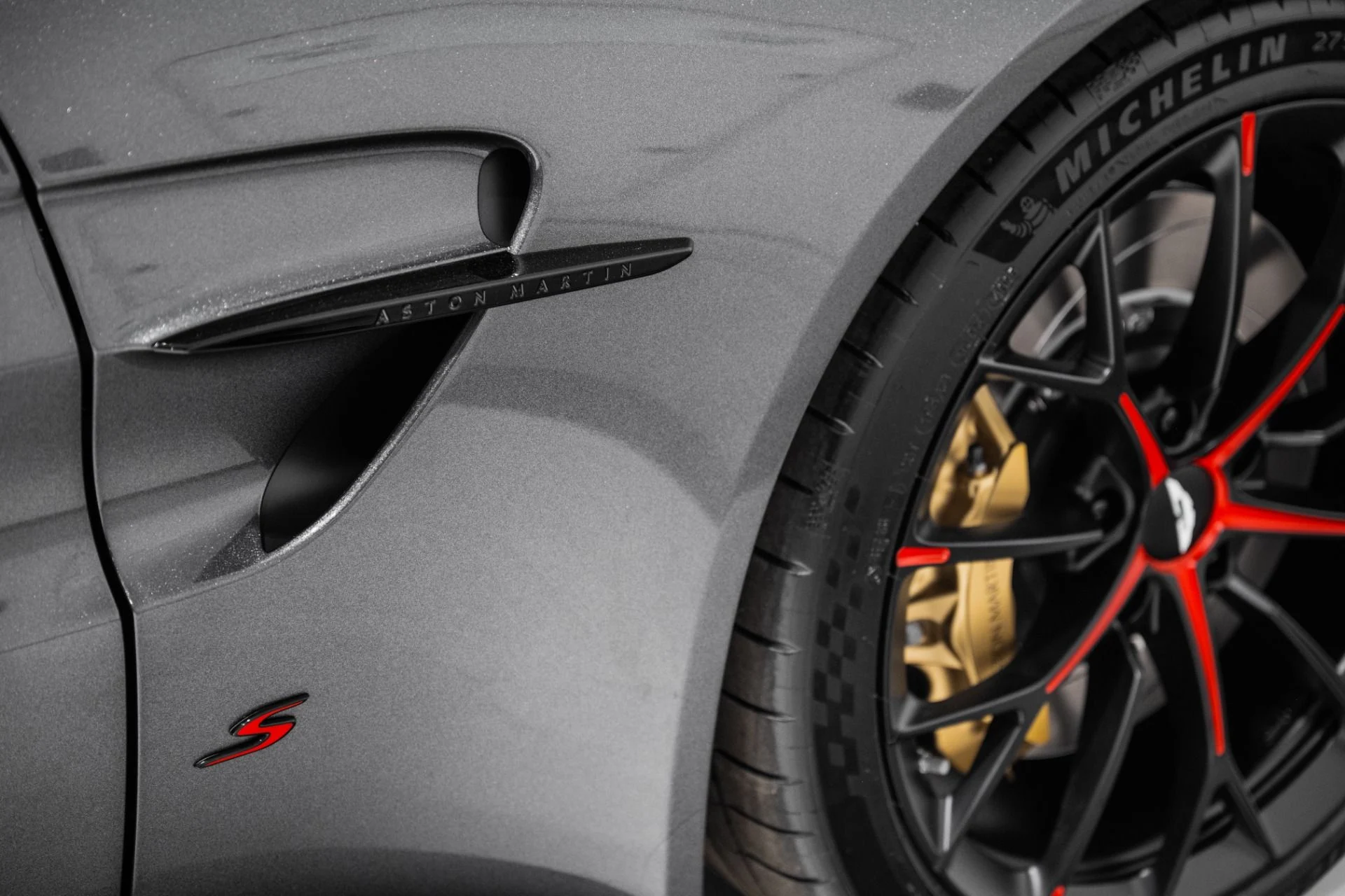 mph008_59822693_New_2026_Aston_Martin_Vantage_S_1776402995_2a0026a88f