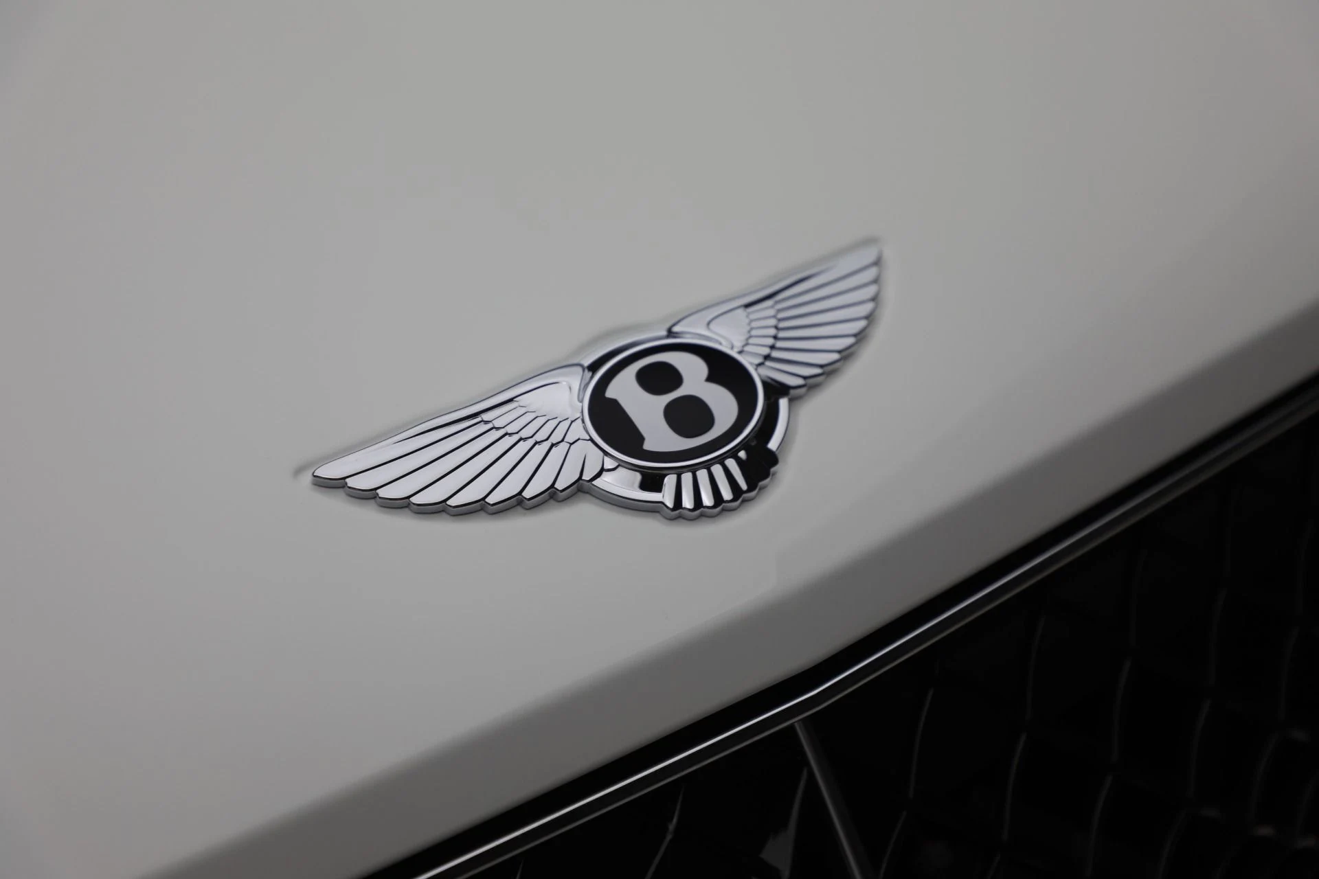mph008_598864498_New_2025_Bentley_Bentayga_V8_63253ccf49