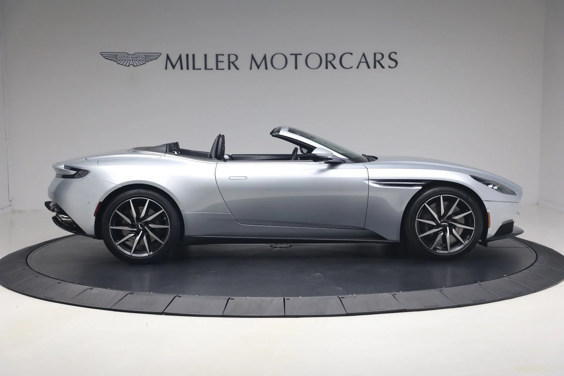 mph008_601769124_Used_2019_Aston_Martin_DB_11_Volante_1781362219_7b7be1206a