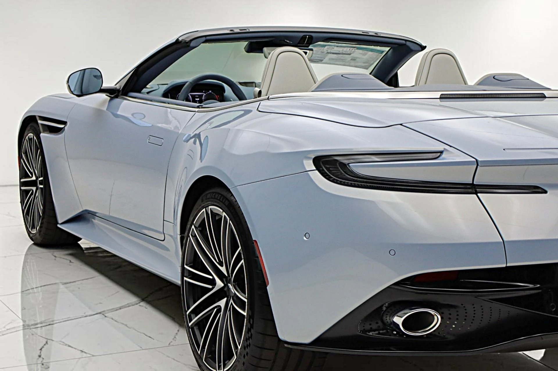 mph008_608018132_New_2026_Aston_Martin_DB_12_Volante_9be363d585