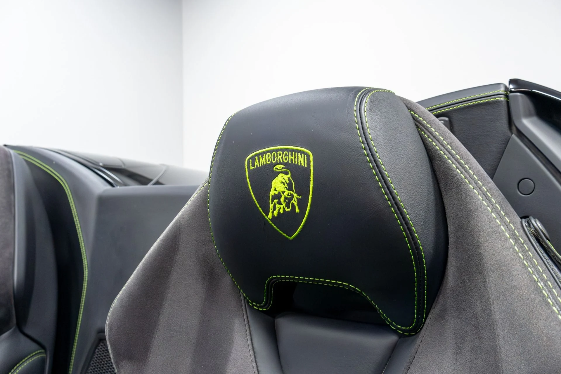 mph008_608558425_Used_2017_Lamborghini_Huracan_1775865662_d1e0217747