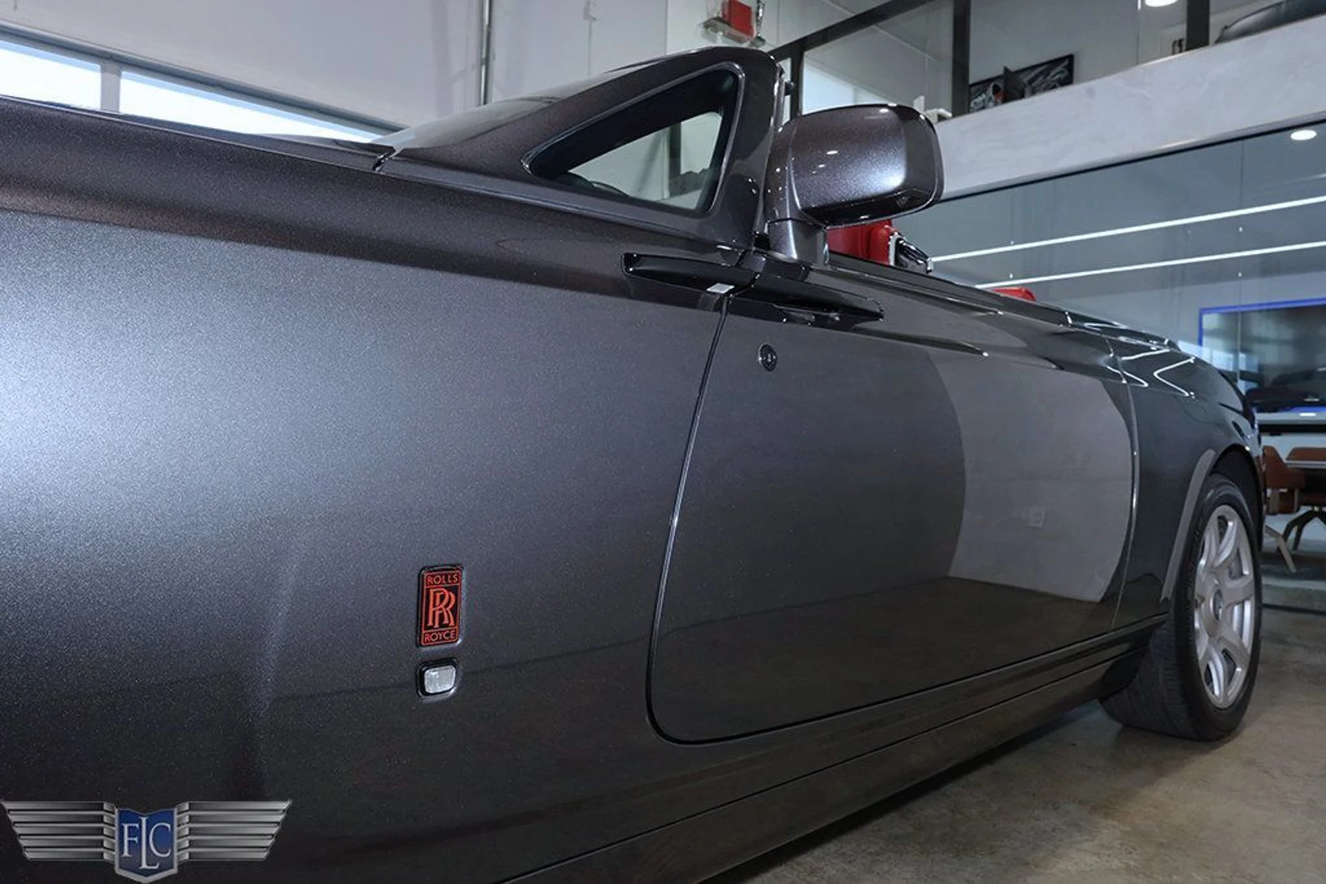 mph008_614992506_used_2017_rolls_royce_phantom_drophead_coupe_9689_23040582_9_1024_3283ee0dfb
