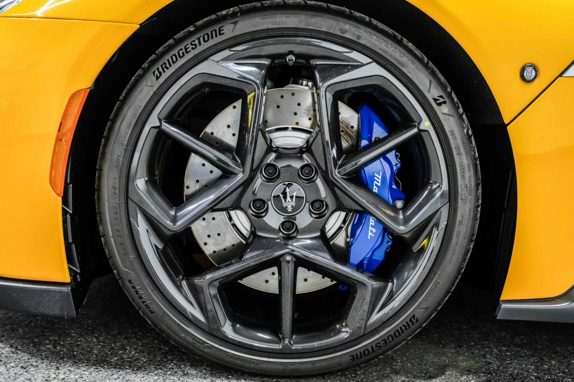 mph008_61965801_Used_2023_Maserati_MC_20_Cielo_193_Miles_Fuoriserie_Color_Interior_Carbon_Fiber_Package_1770052750_d8236f2f57