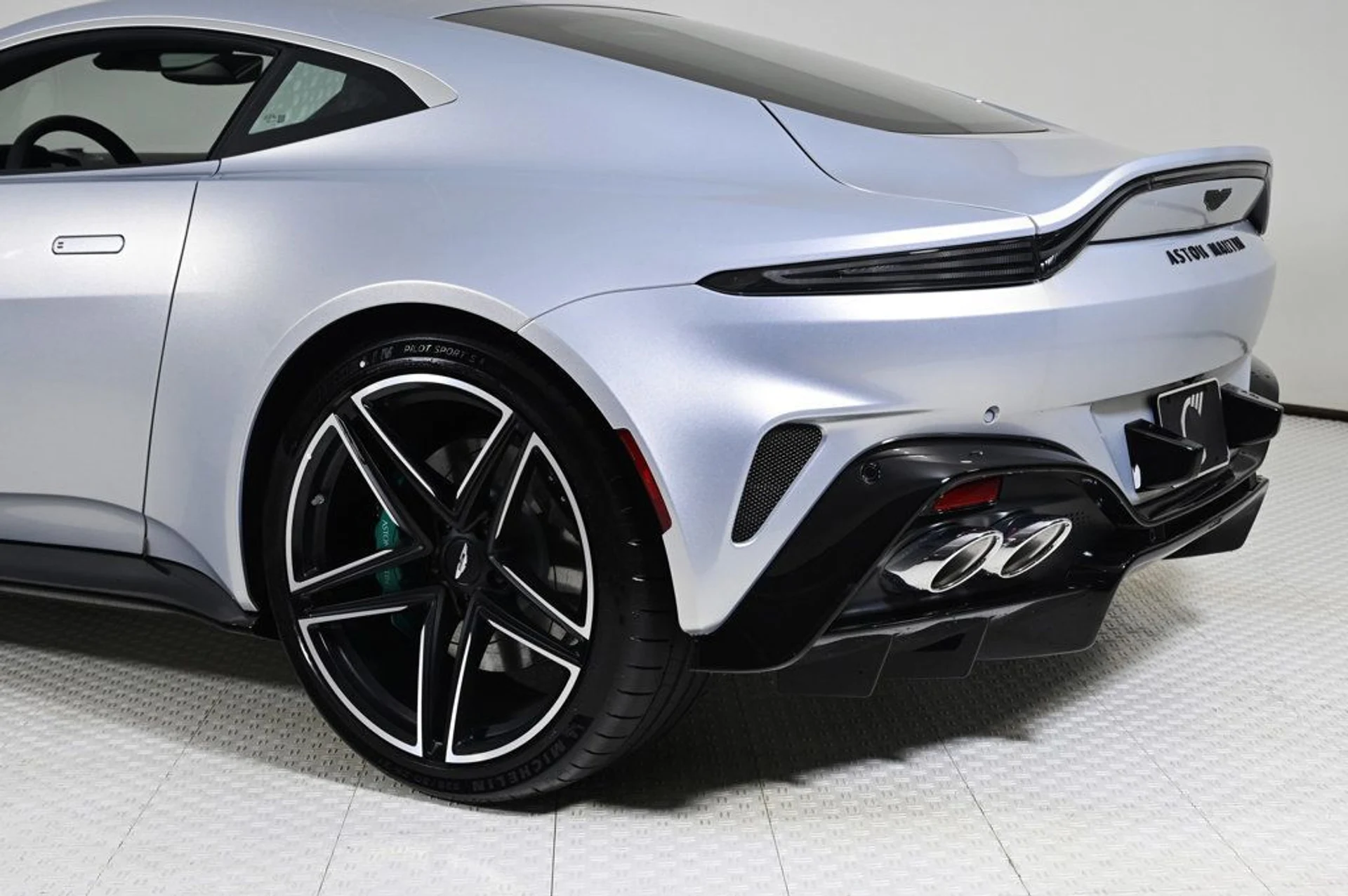mph008_623680399_new_2026_aston_martin_vantage_11350_22933647_8_1024_302f388719