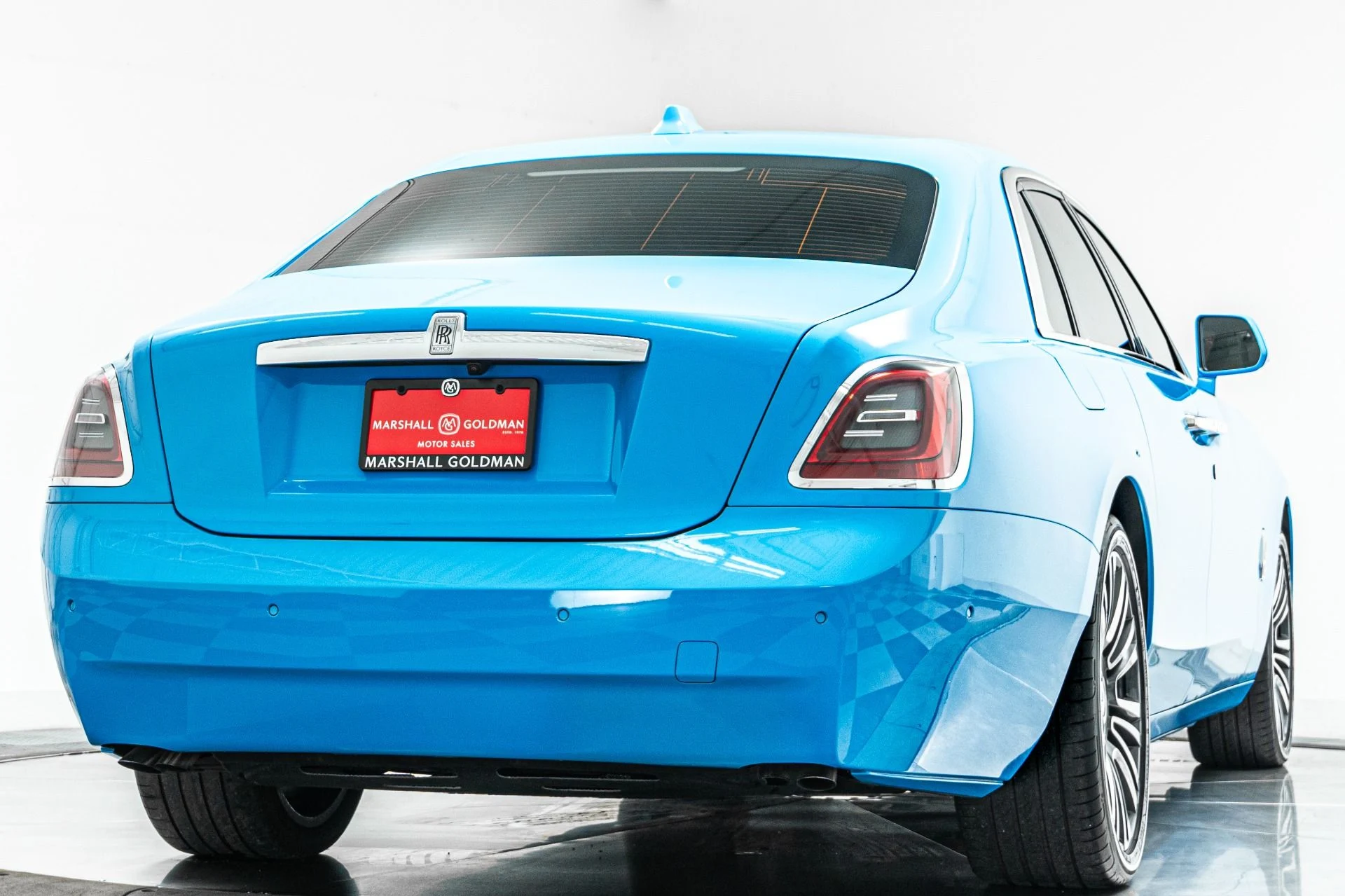 mph008_627368108_Used_2023_Rolls_Royce_Ghost_Special_Order_Color_Commissioned_Collection_Interior_1789673794_c5c6775a69