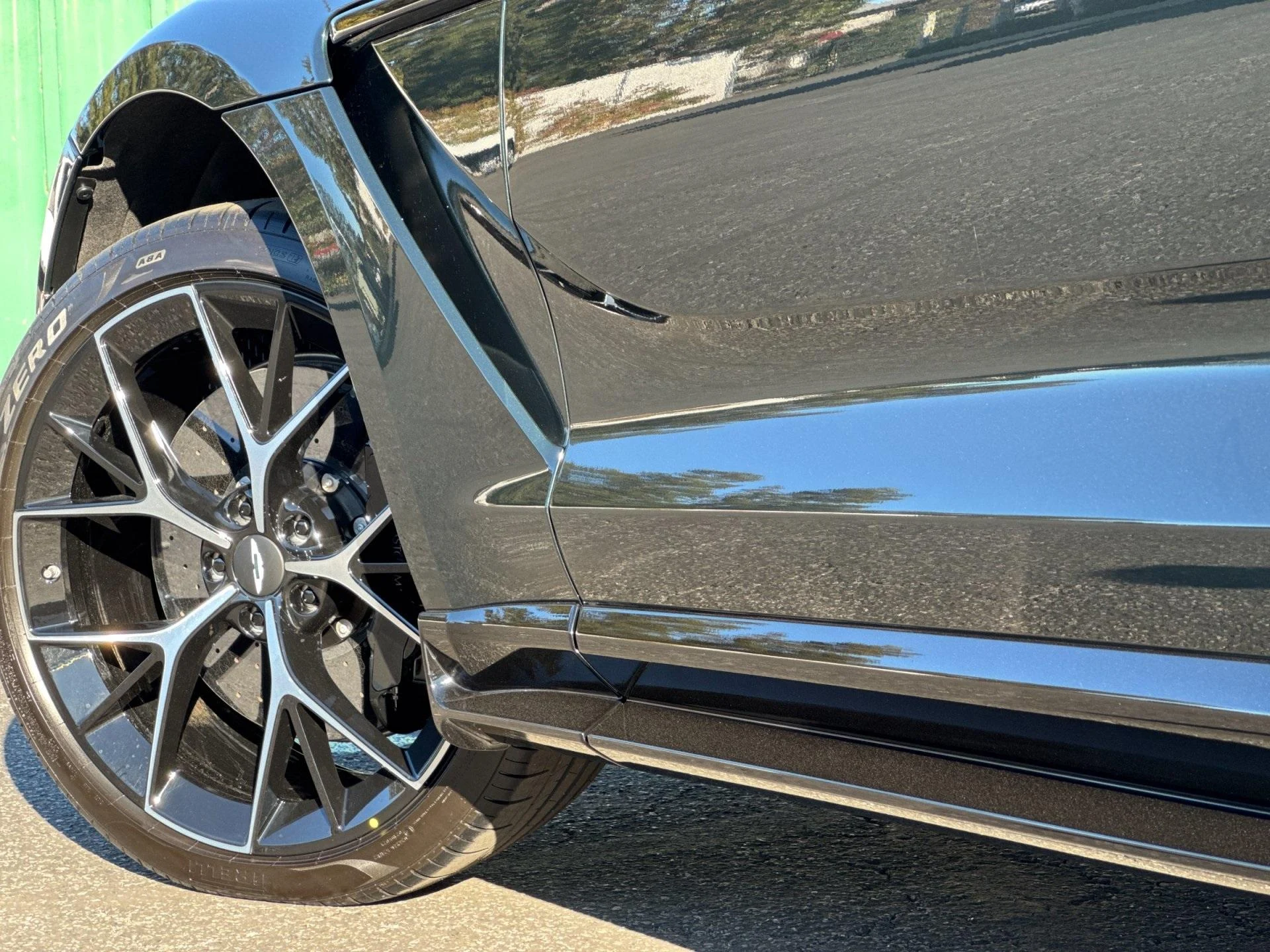 mph008_63111571_New_2026_Aston_Martin_DBX_707_1768403574_50b8f648e4