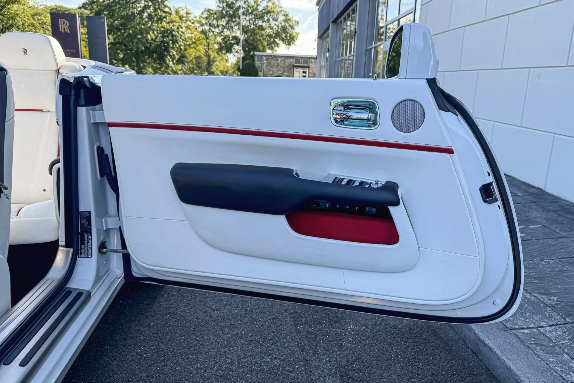 mph008_632708018_Used_2021_Rolls_Royce_Dawn_1755689283_aacaed1830