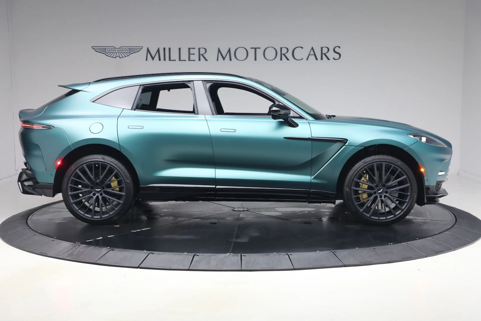 mph008_632894910_Used_2023_Aston_Martin_DBX_707_1787862808_927b812f20