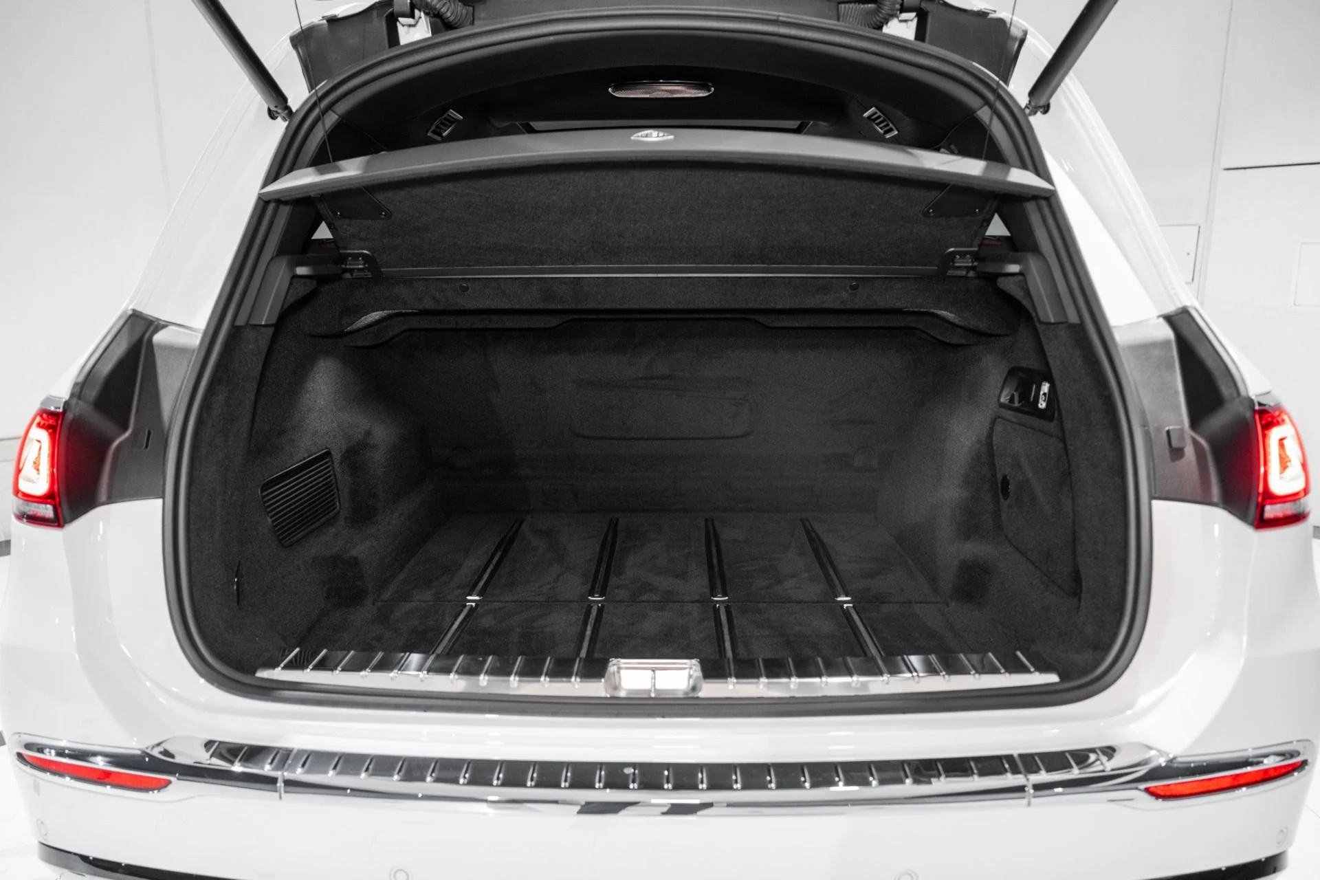 mph008_633029354_Used_2023_Mercedes_Benz_GLS_Maybach_GLS_600_1762355740_8090a79d80