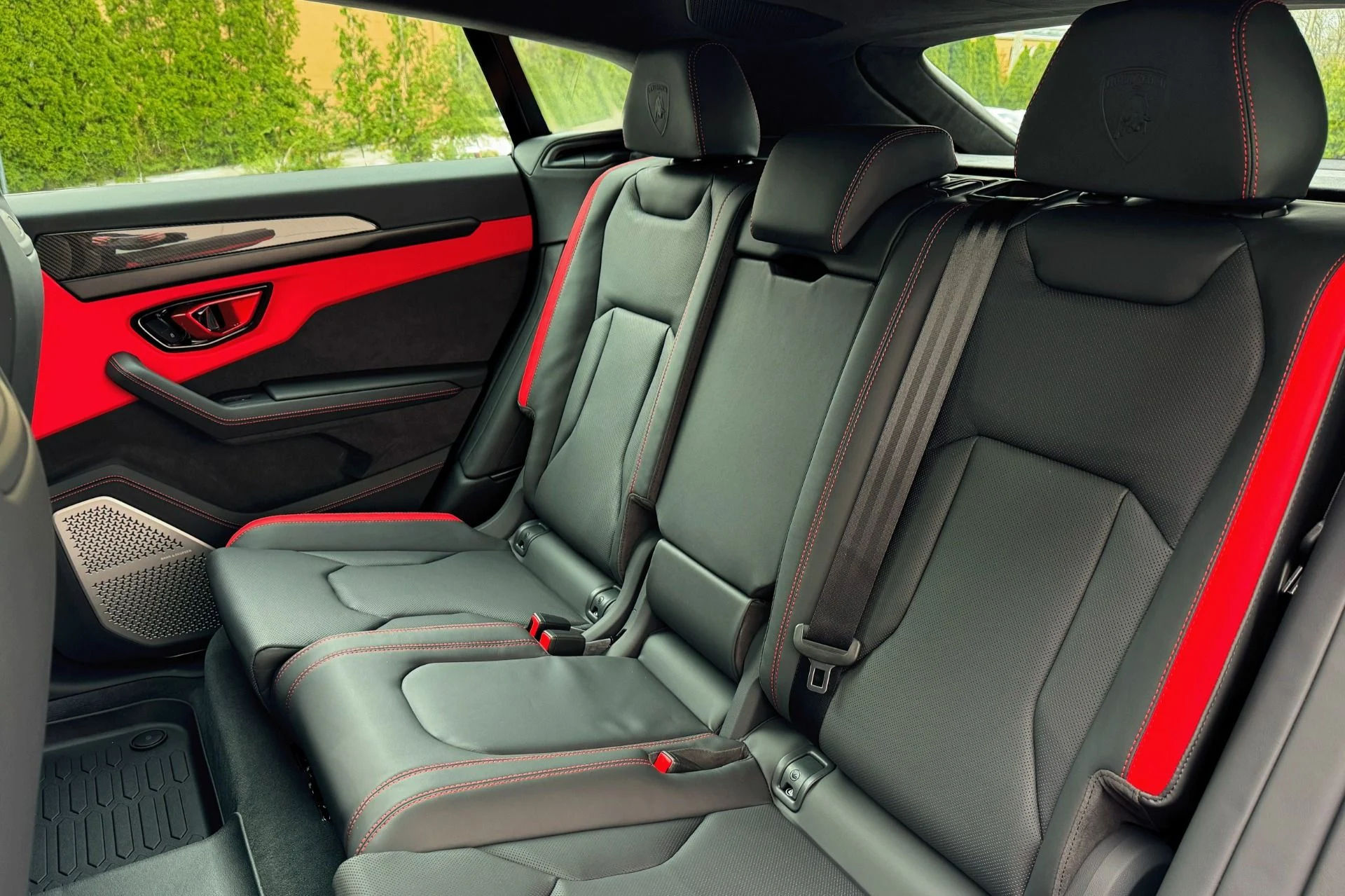 mph008_641480108_Used_2025_Lamborghini_Urus_SE_1744358427_0f8acb3730