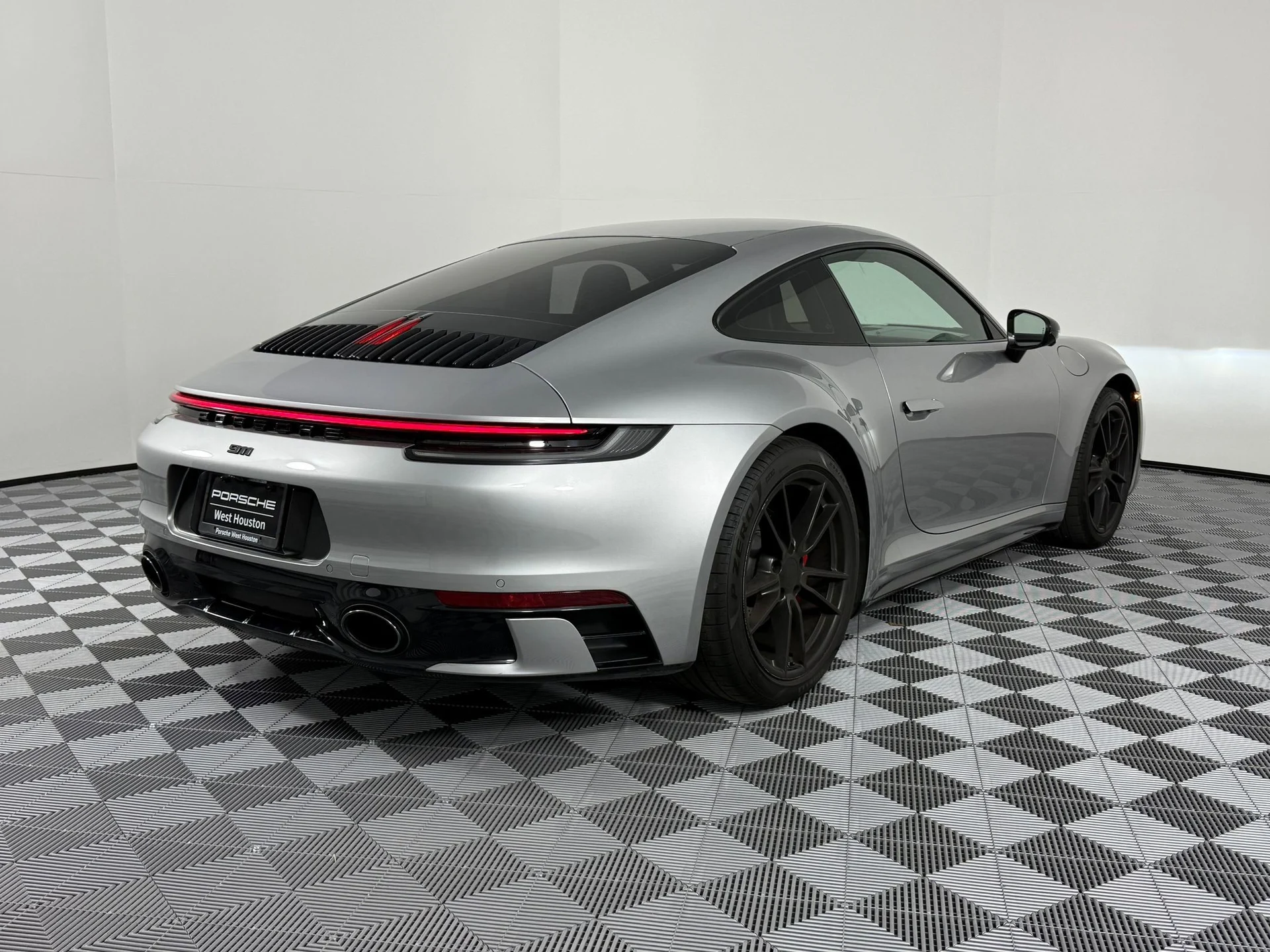 mph008_642165095_1888925fc853b86e5426a12aea70f082x_3f58360f1a