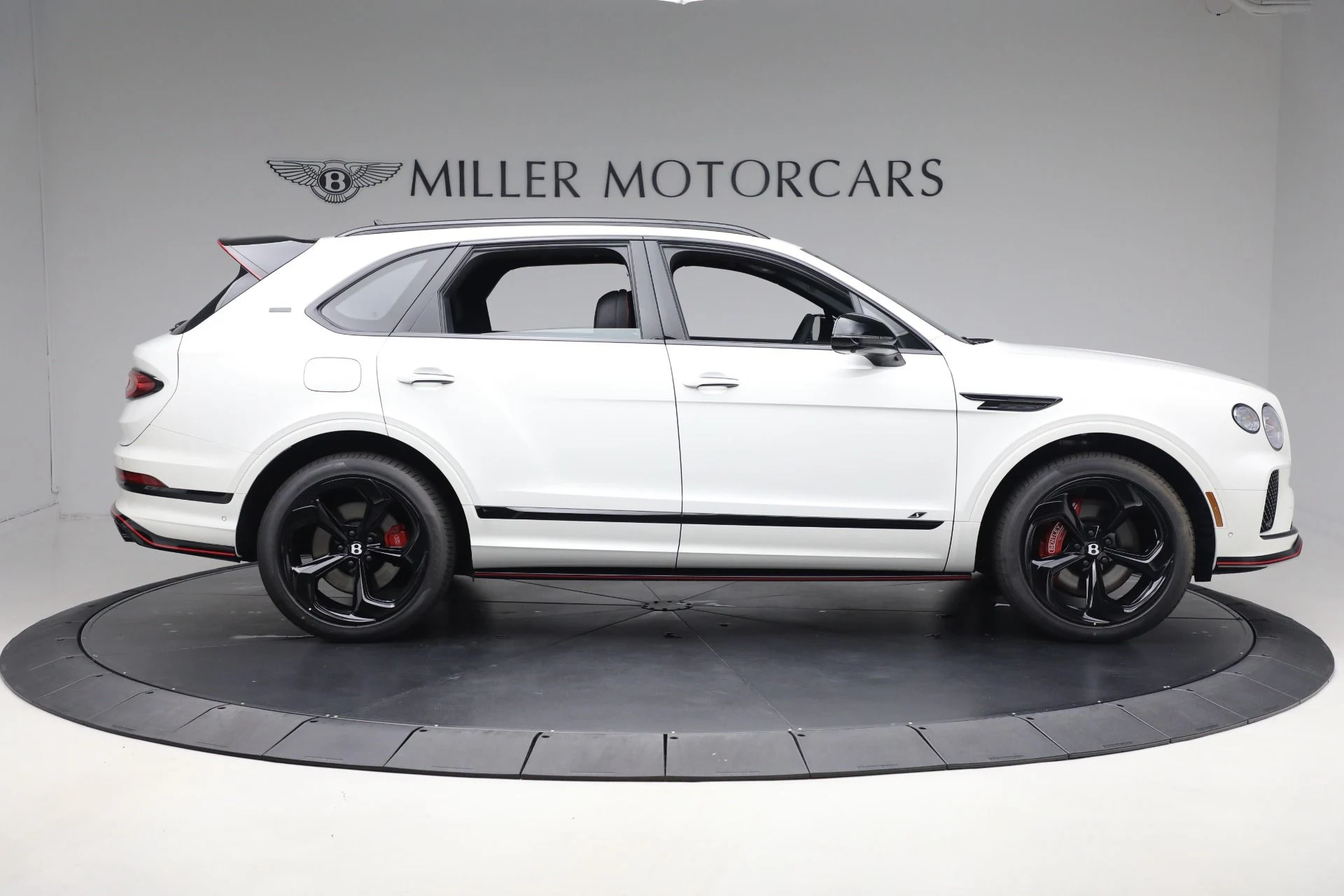 mph008_648568998_New_2025_Bentley_Bentayga_S_Black_Edition_cf9f96d520