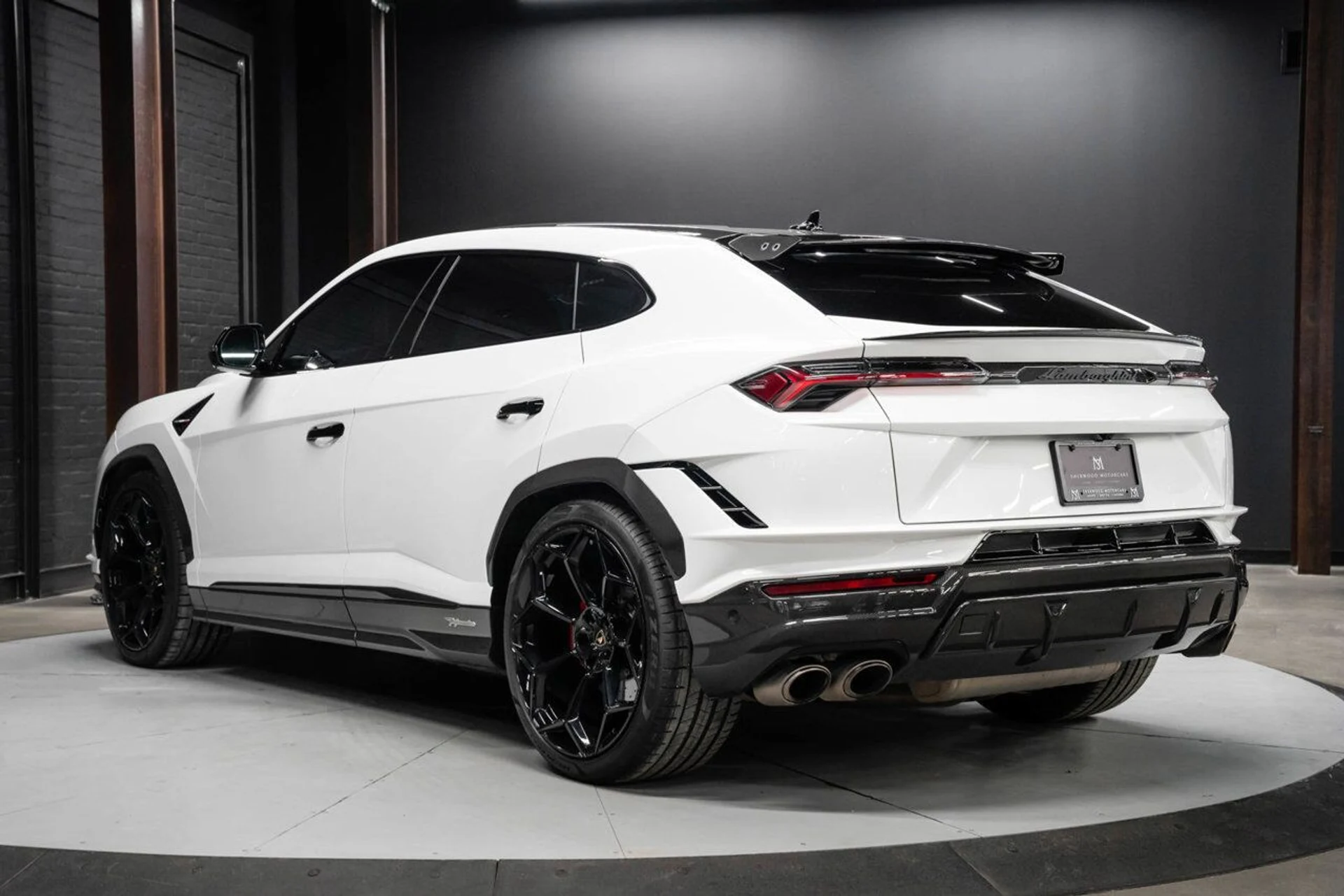 mph008_650486757_lamborghini_urus_2023_440b5219eb