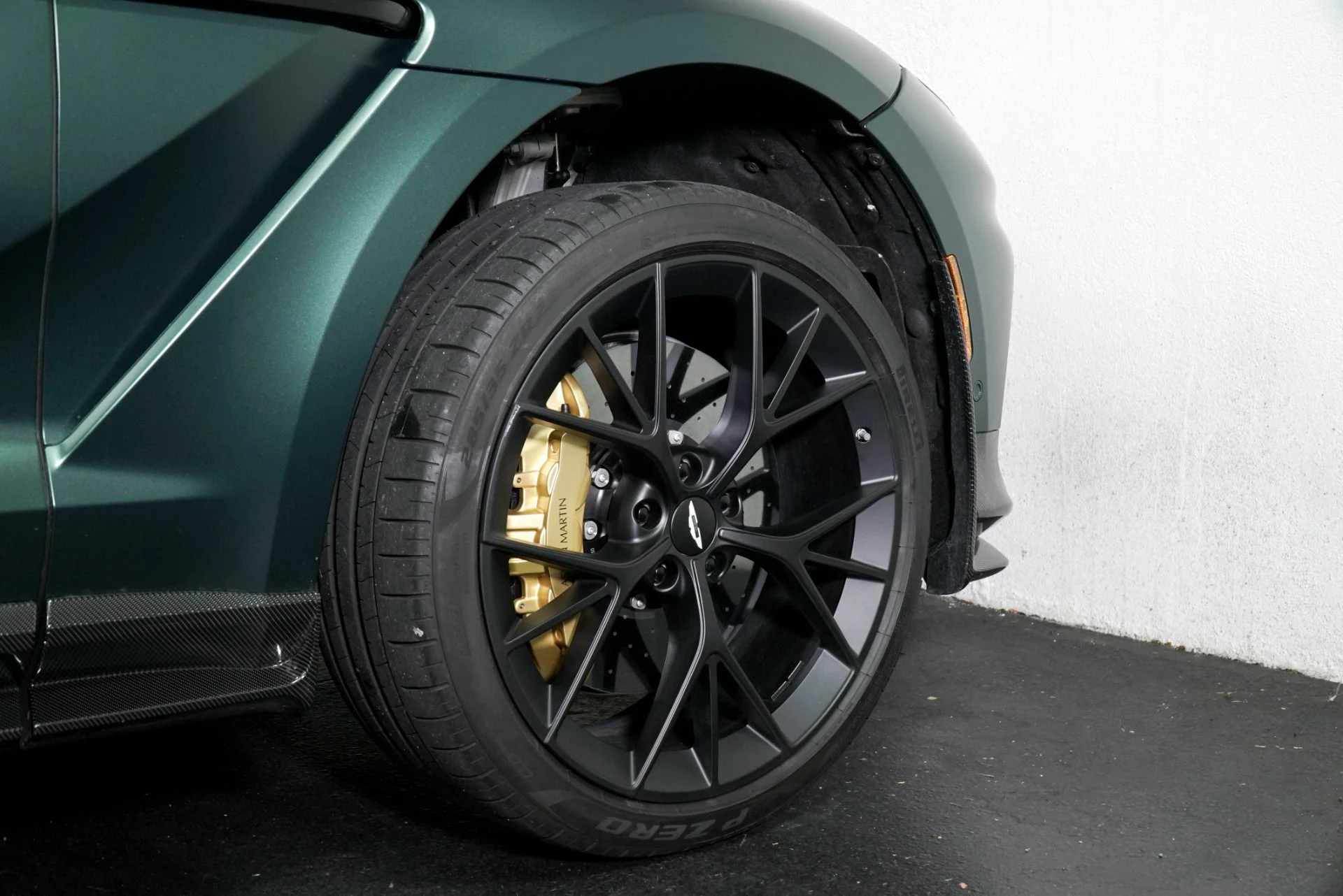 mph008_652588925_Used_2025_Aston_Martin_DBX_707_1768858107_1188d9e62b