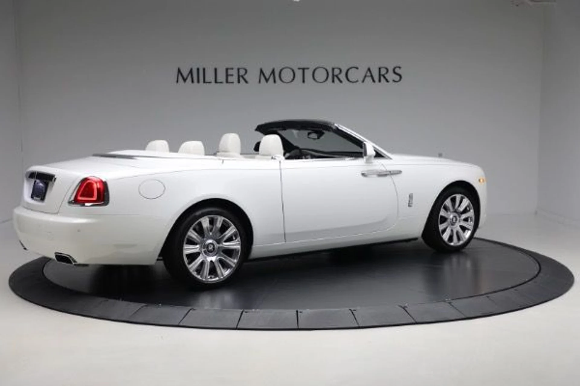mph008_660804052_Used_2018_Rolls_Royce_Dawn_940f72325f