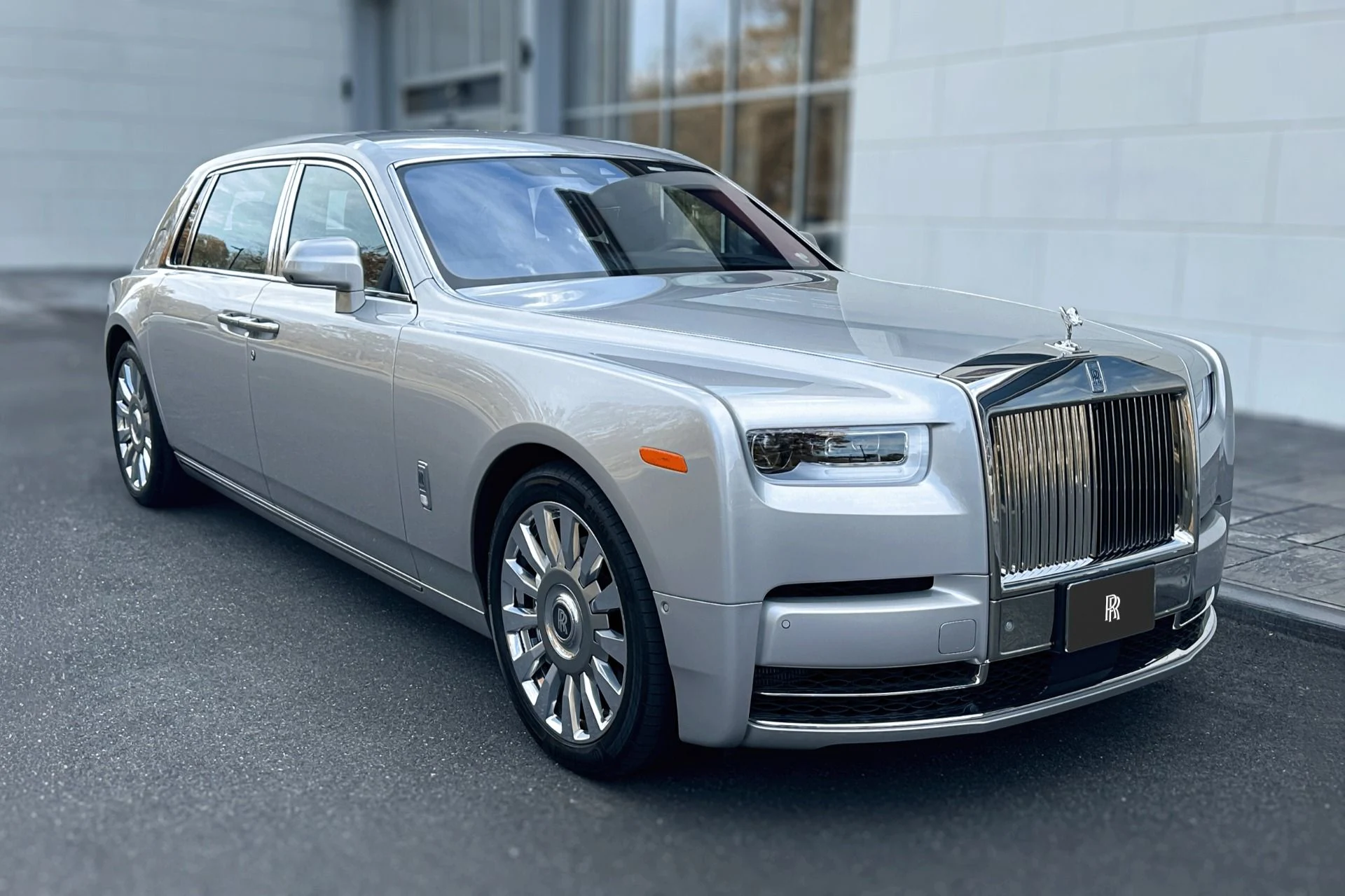 mph008_666902611_Used_2022_Rolls_Royce_Phantom_EWB_1762892452_86593cea3e