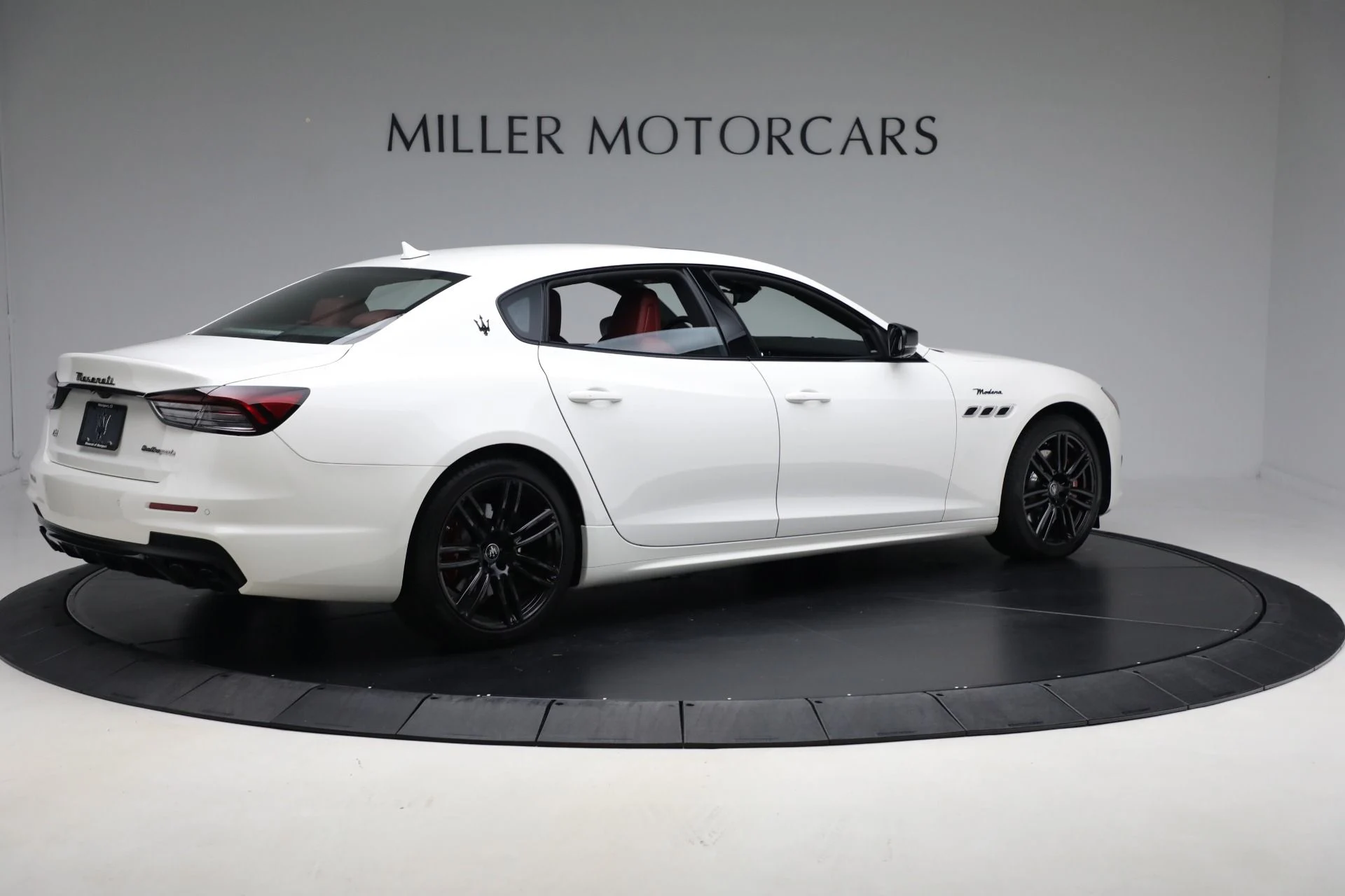 mph008_67950435_Used_2022_Maserati_Quattroporte_Modena_Q4_1760624794_3c1472e7ad