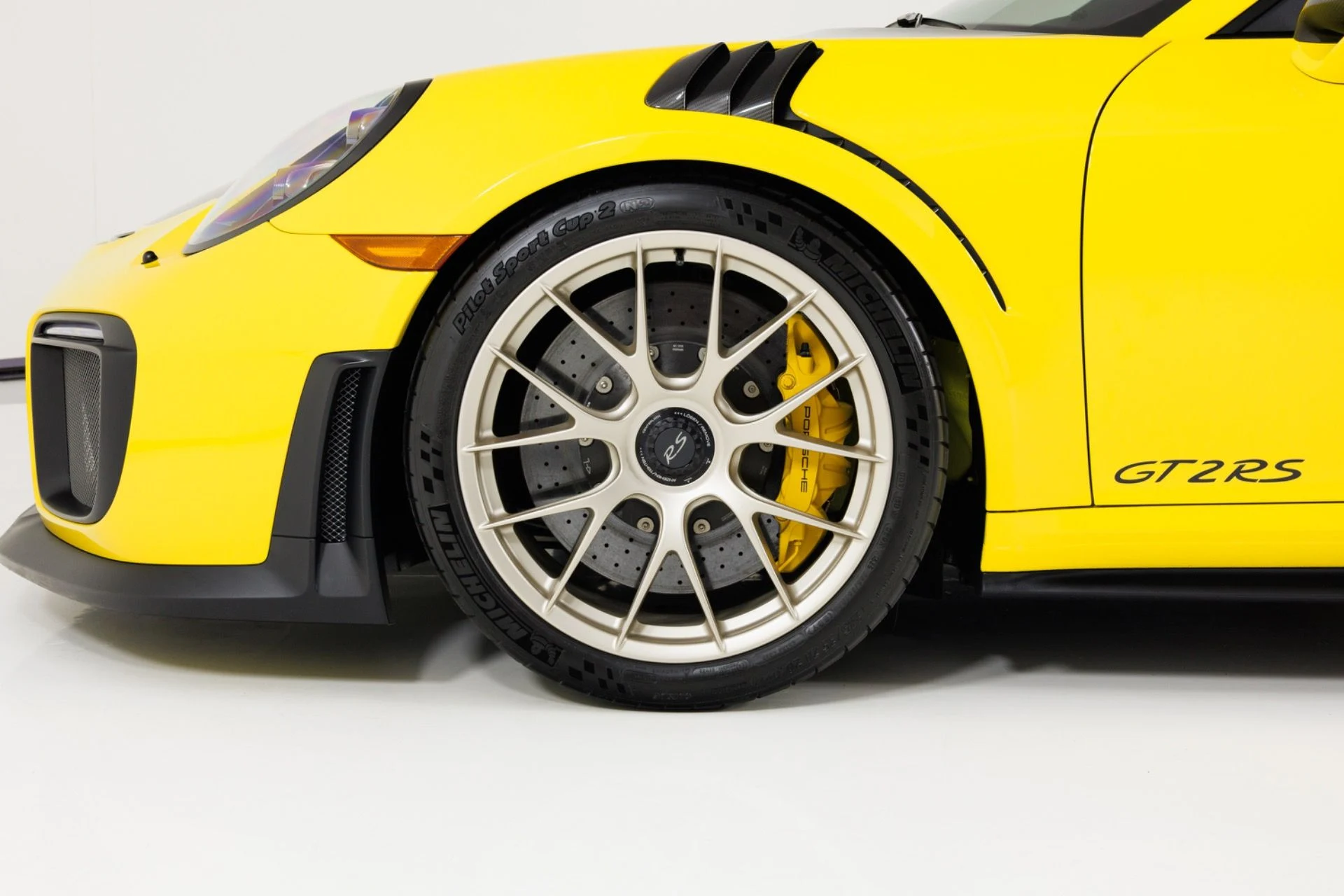 mph008_680047578_Used_2018_Porsche_911_GT_2_RS_1787778672_298c310d61
