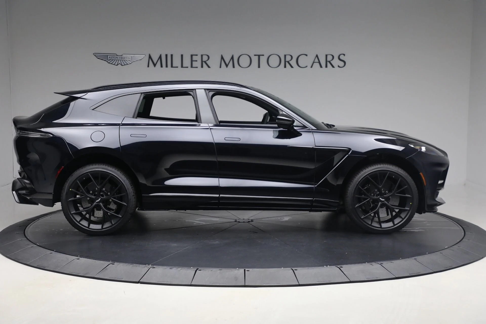 mph008_680408086_New_2025_Aston_Martin_DBX_707_0c6a547fca