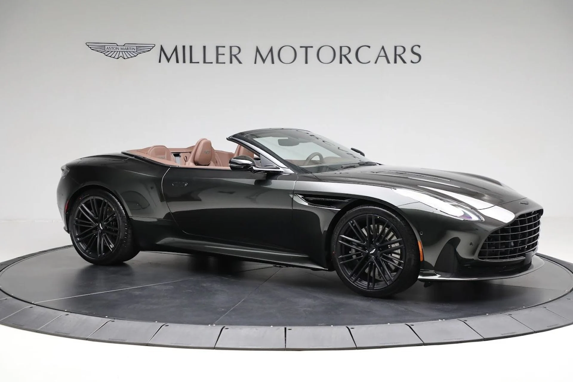 mph008_68536326_Used_2024_Aston_Martin_DB_12_Volante_e310fc5920