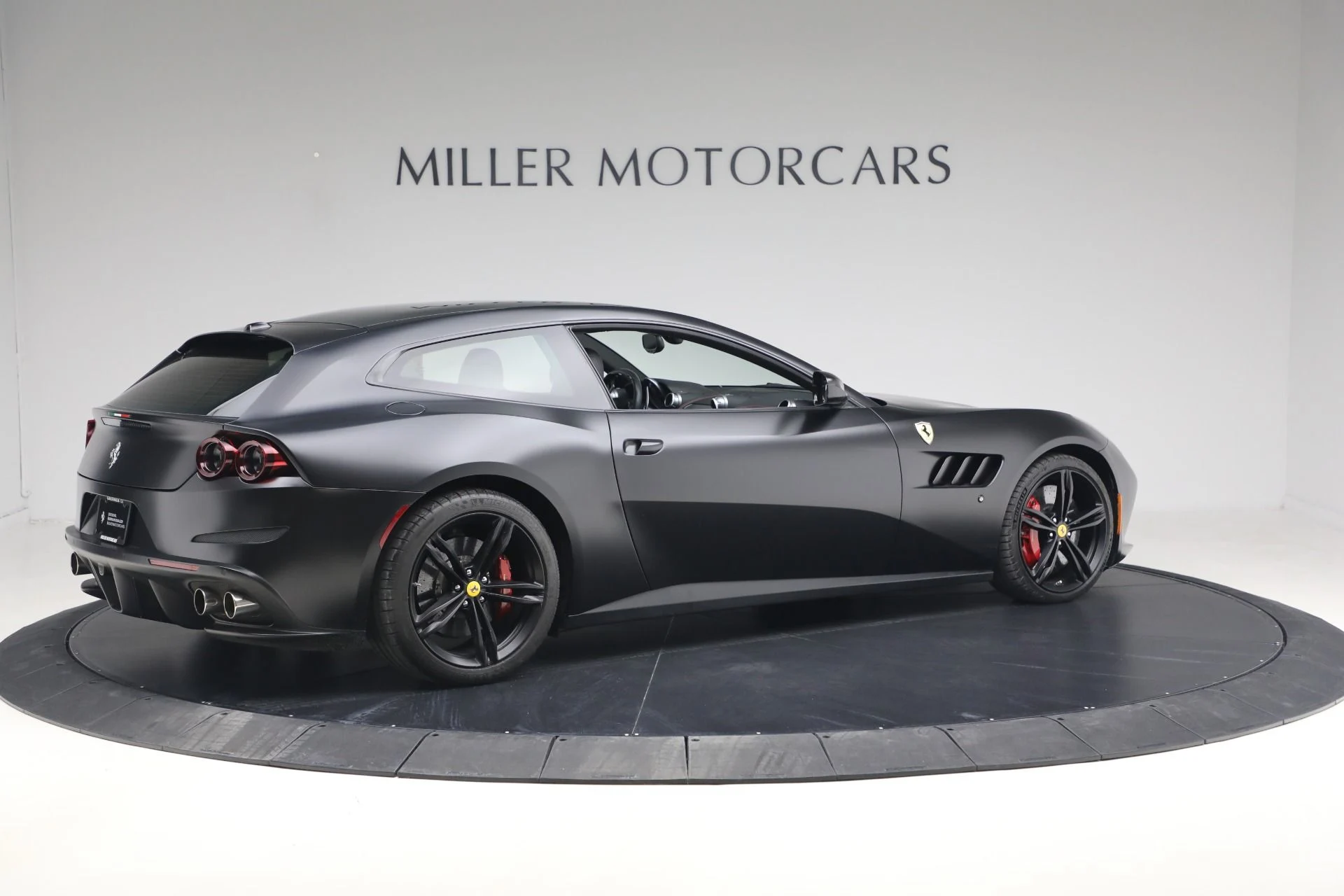 mph008_685417651_Used_2018_Ferrari_GTC_4_Lusso_1787858853_af57907a5a