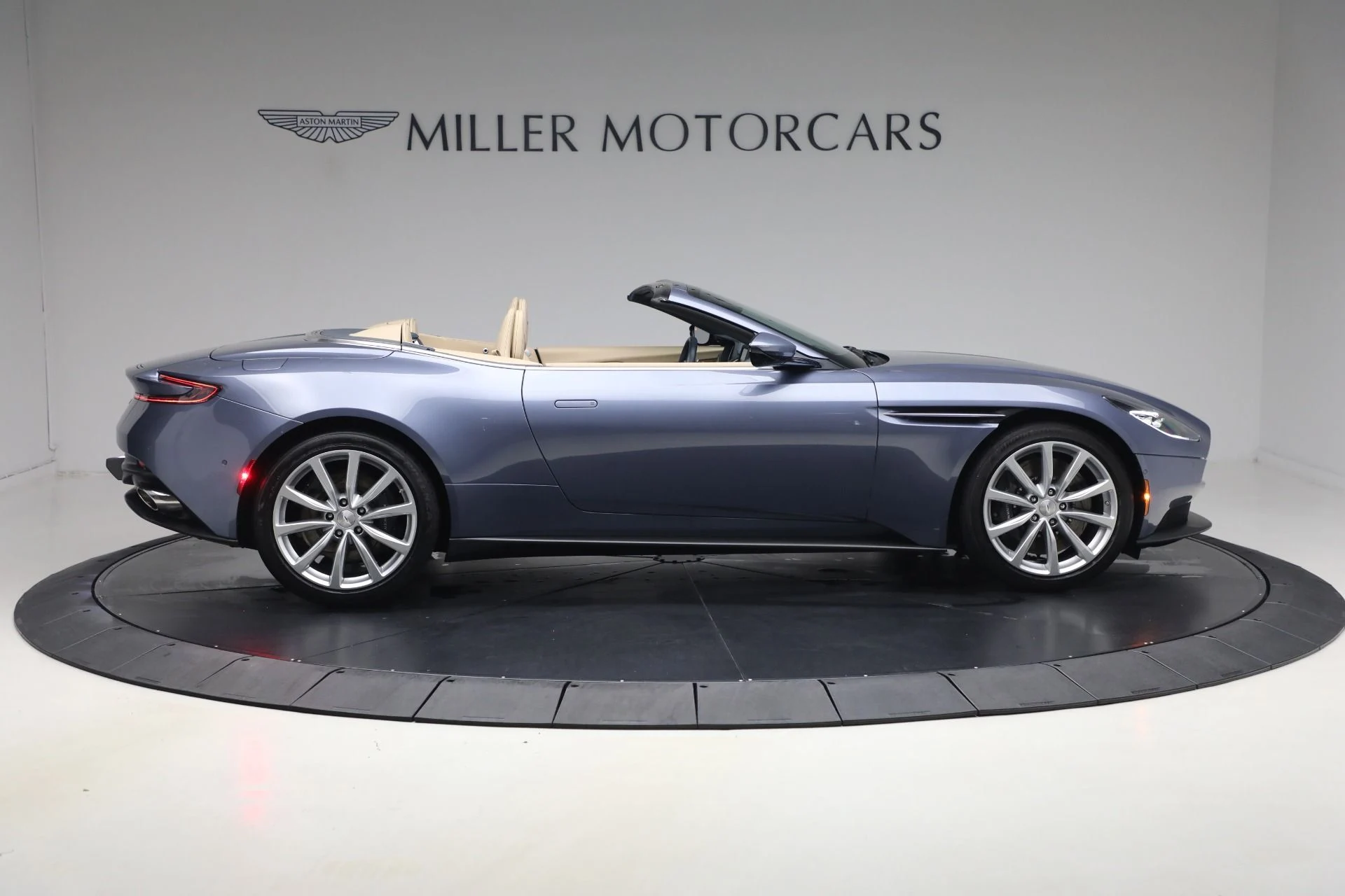 mph008_689096370_Used_2022_Aston_Martin_DB_11_Volante_1787336556_fd2c03c6e1