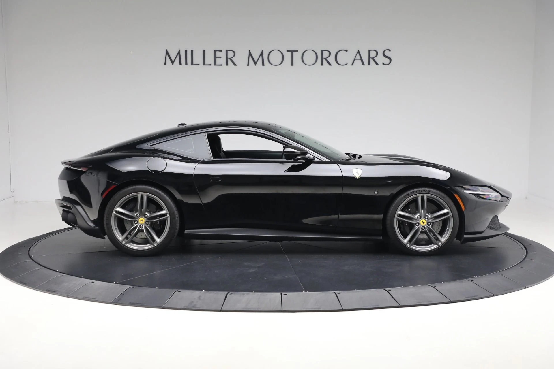 mph008_690713466_Used_2022_Ferrari_Roma_632d03727c