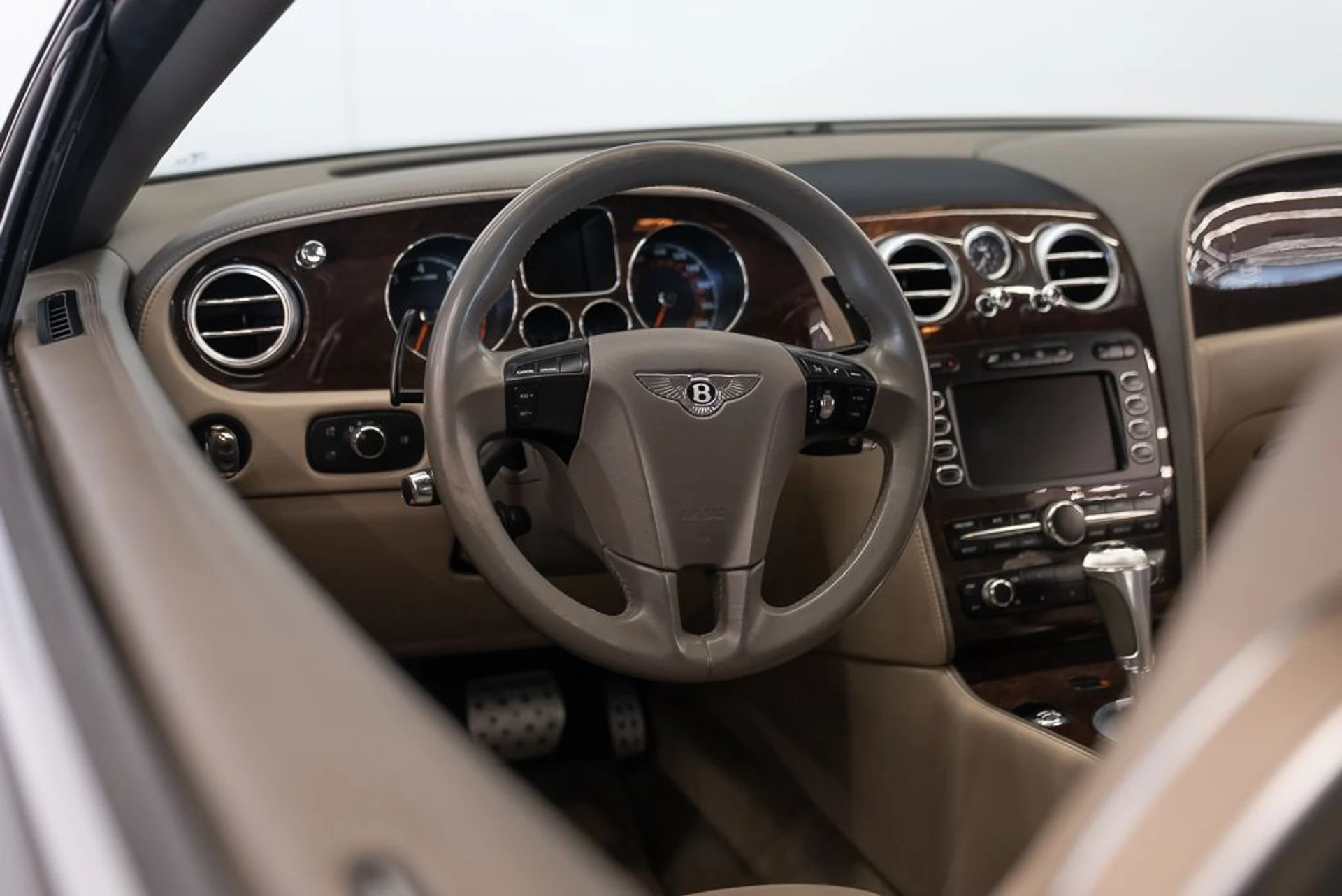 mph008_692055610_bentley_continental_gt_2008_jpg_v_1773863537_1c359b0089